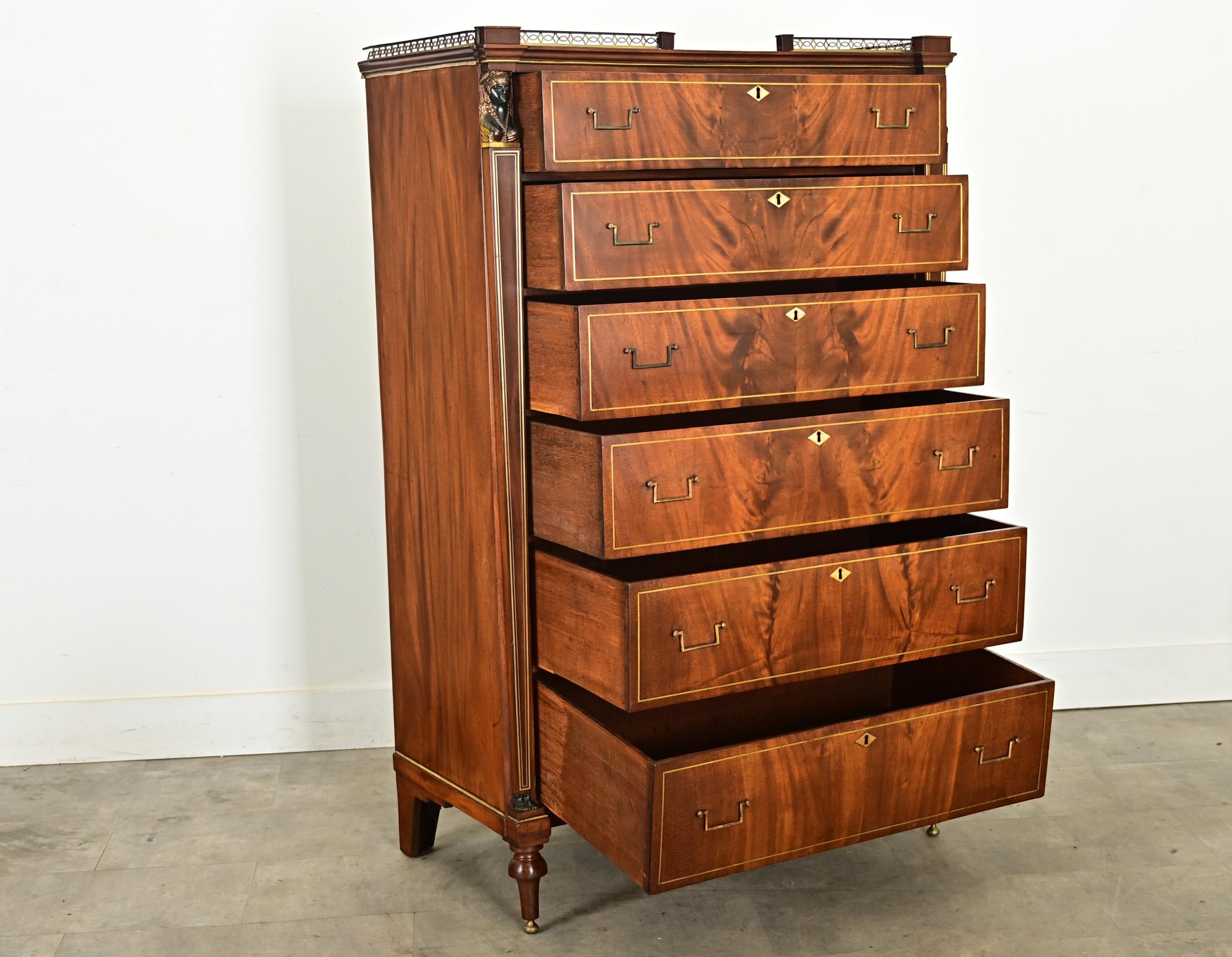 Tallboy in stile impero in mogano del XX secolo olandese in vendita 4
