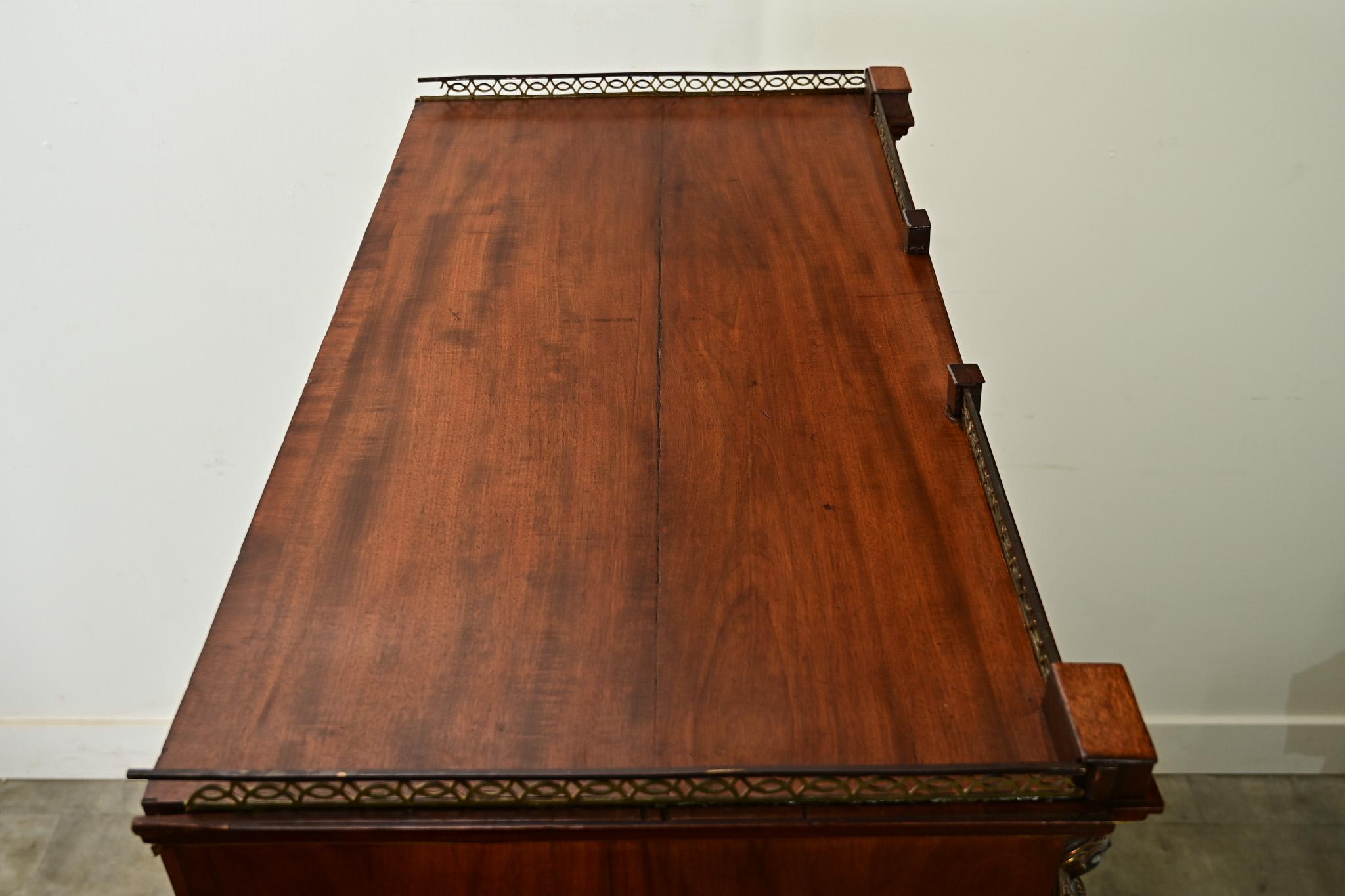 Tallboy in stile impero in mogano del XX secolo olandese in vendita 6
