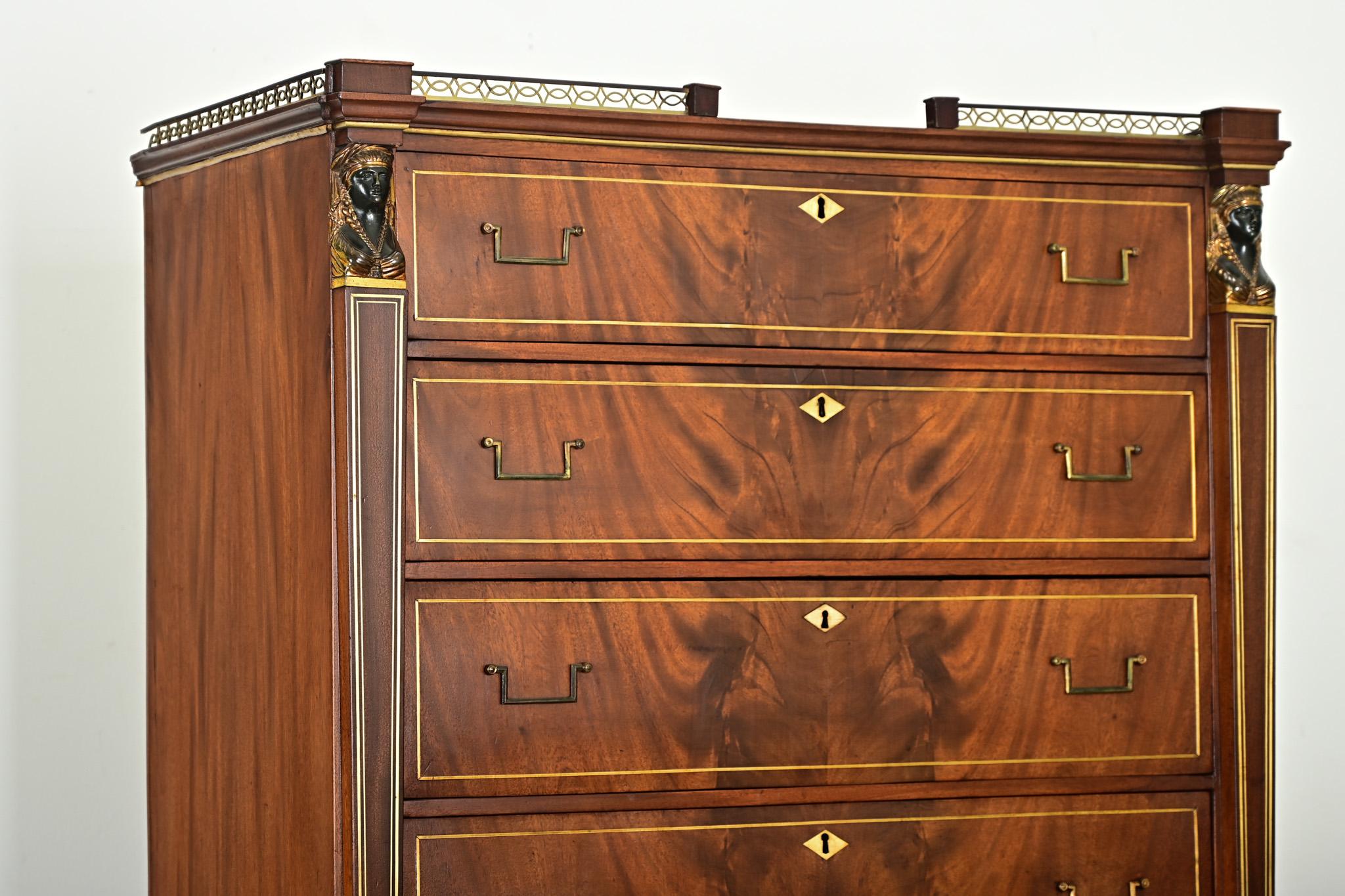 Tallboy in stile impero in mogano del XX secolo olandese in vendita 2