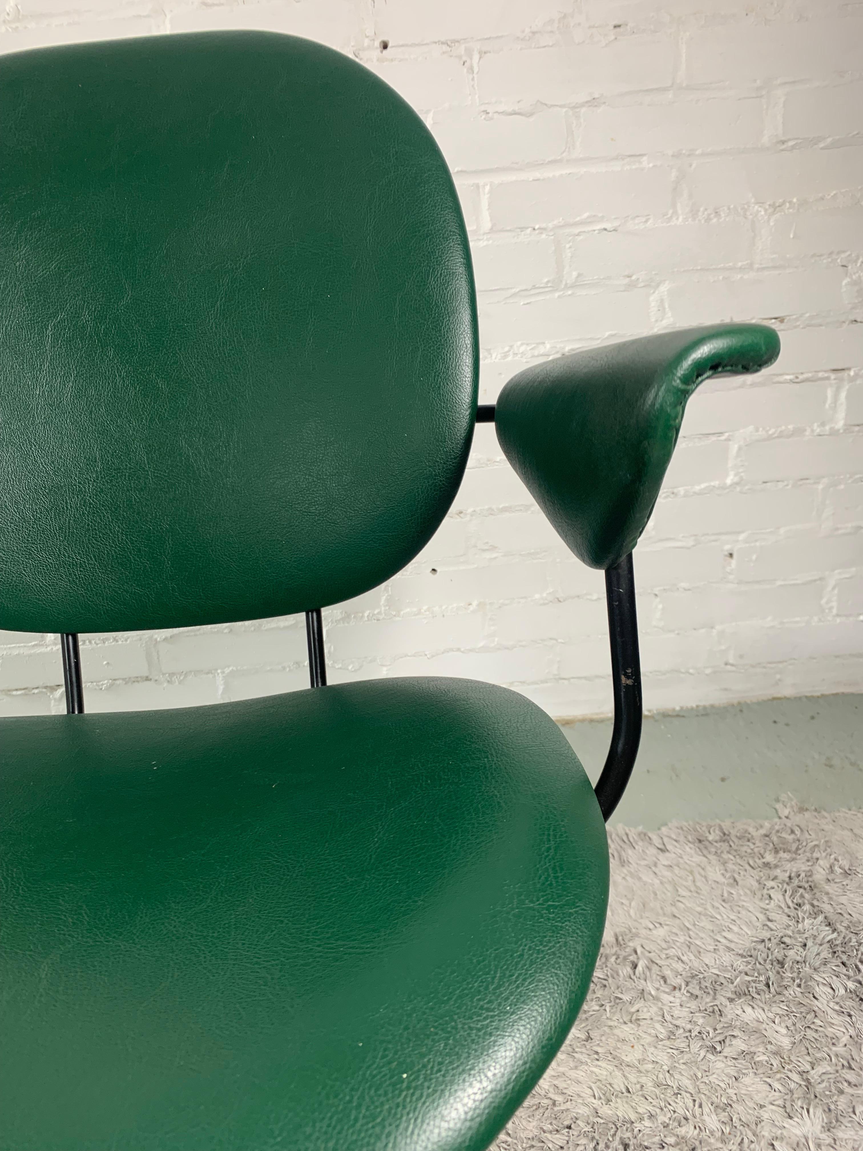 Dutch 302 Armchair by Willem H. Gispen for Kembo, 1960s In Good Condition In Bunnik, NL