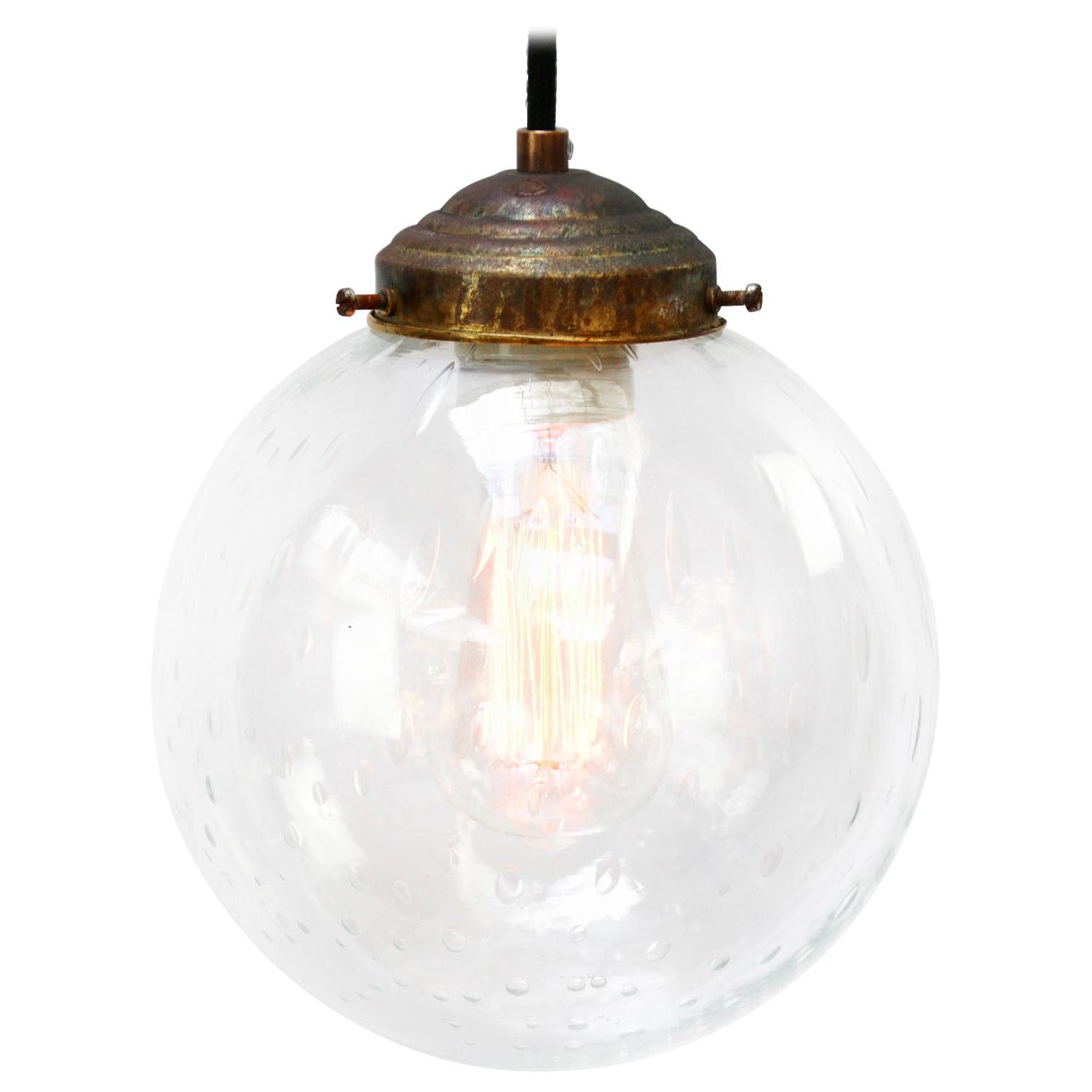 Lampes à suspension en forme de globe en verre bullé et laiton, hollandaises