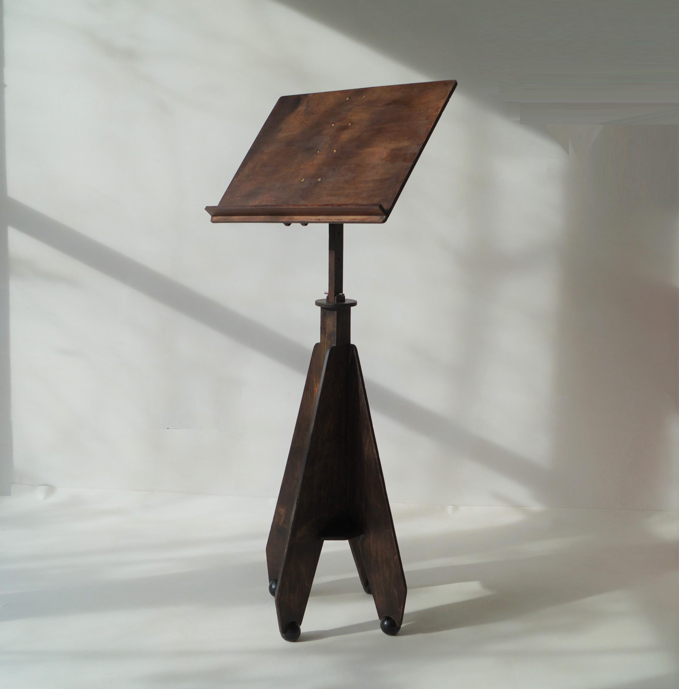 A very rare original 1930s sheet music stand from the Amsterdam Academy of Music/Conservatoire. Style is Amsterdam School (of the period). The stand is adjustable in height and has a special asymmetrical design in the base. Base and lectern made