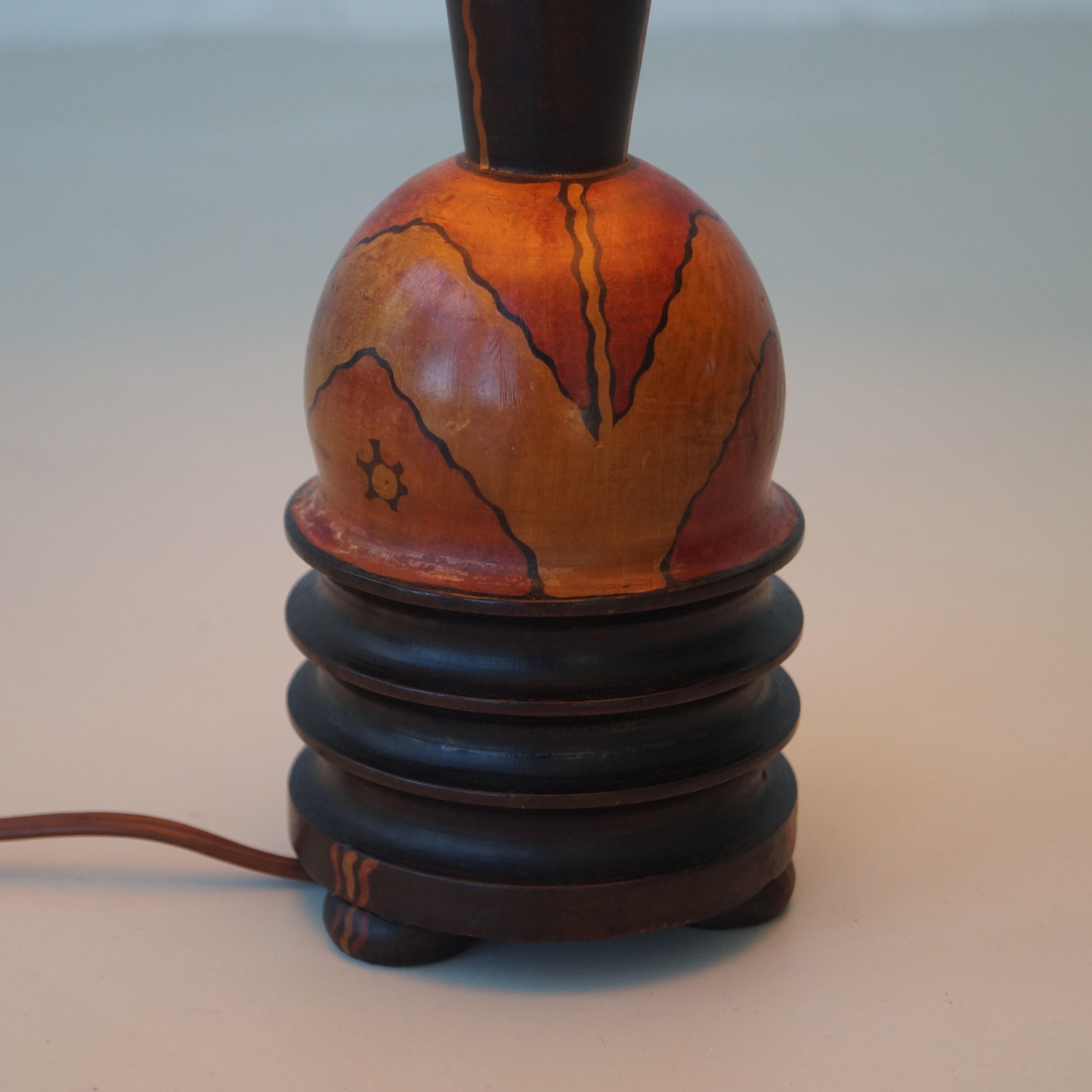Sculpté à la main Lampe de table de l'école d'Amsterdam par L. Bogtman, années 1920 en vente
