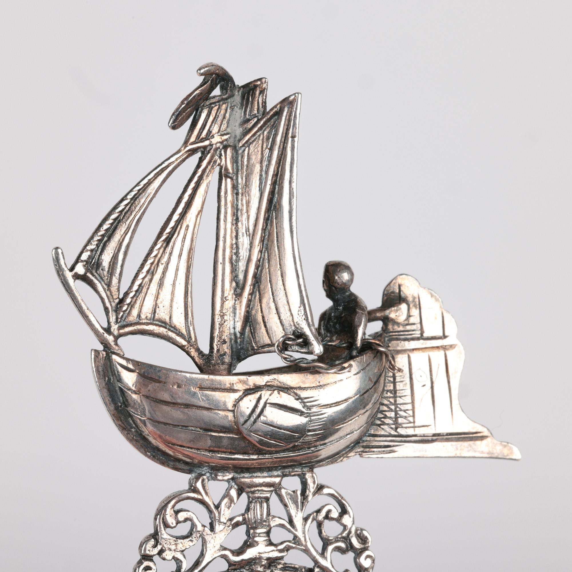 A stunning antique Dutch silver marriage/engagement presentation spoon with a boat finial dating from around 1900. The finely made spoon has a round shaped bowl with pierced and engraved floral and scroll patterning with two birds signifying lovers.