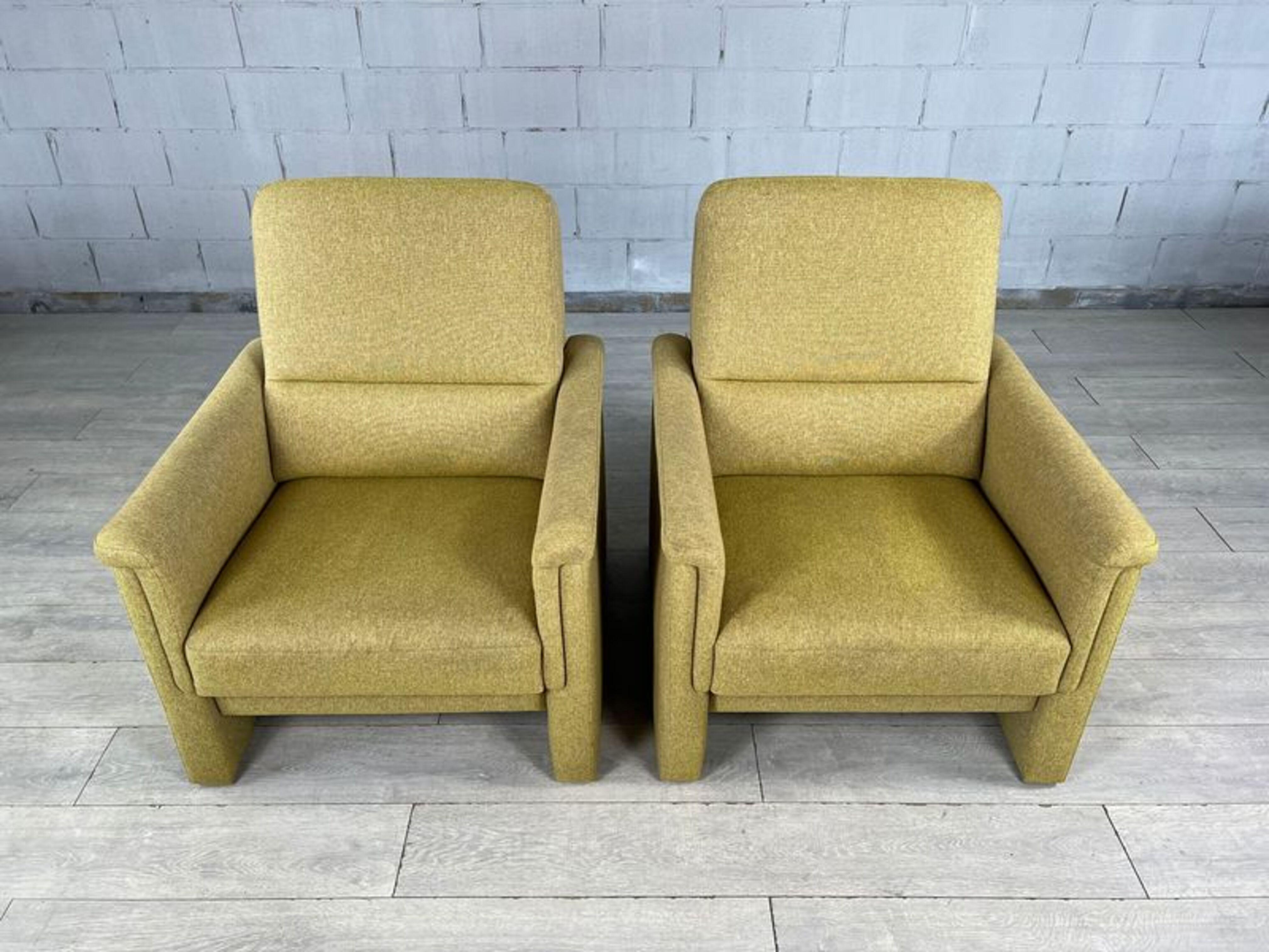 Mid-Century Modern Dutch Armchairs by Montel – A Pair en vente