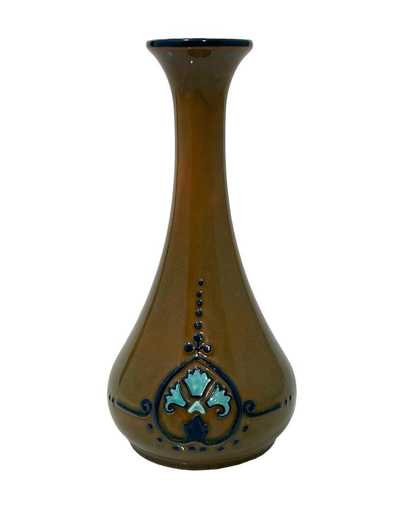 Dutch Arnhemsche Fayencefabriek, N.V. earthenware vase, ca 1910 In Good Condition For Sale In Delft, NL