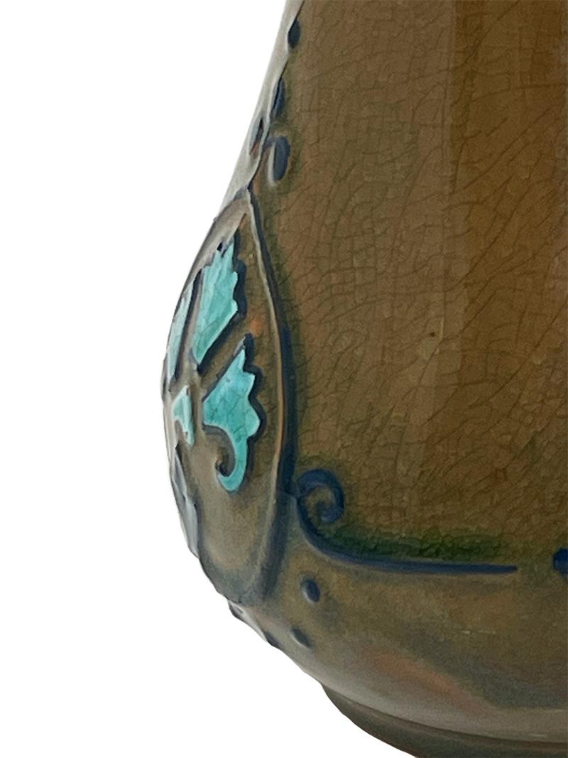 Vaso in terracotta olandese Arnhemsche Fayencefabriek, N.V., 1910 ca. in vendita 2