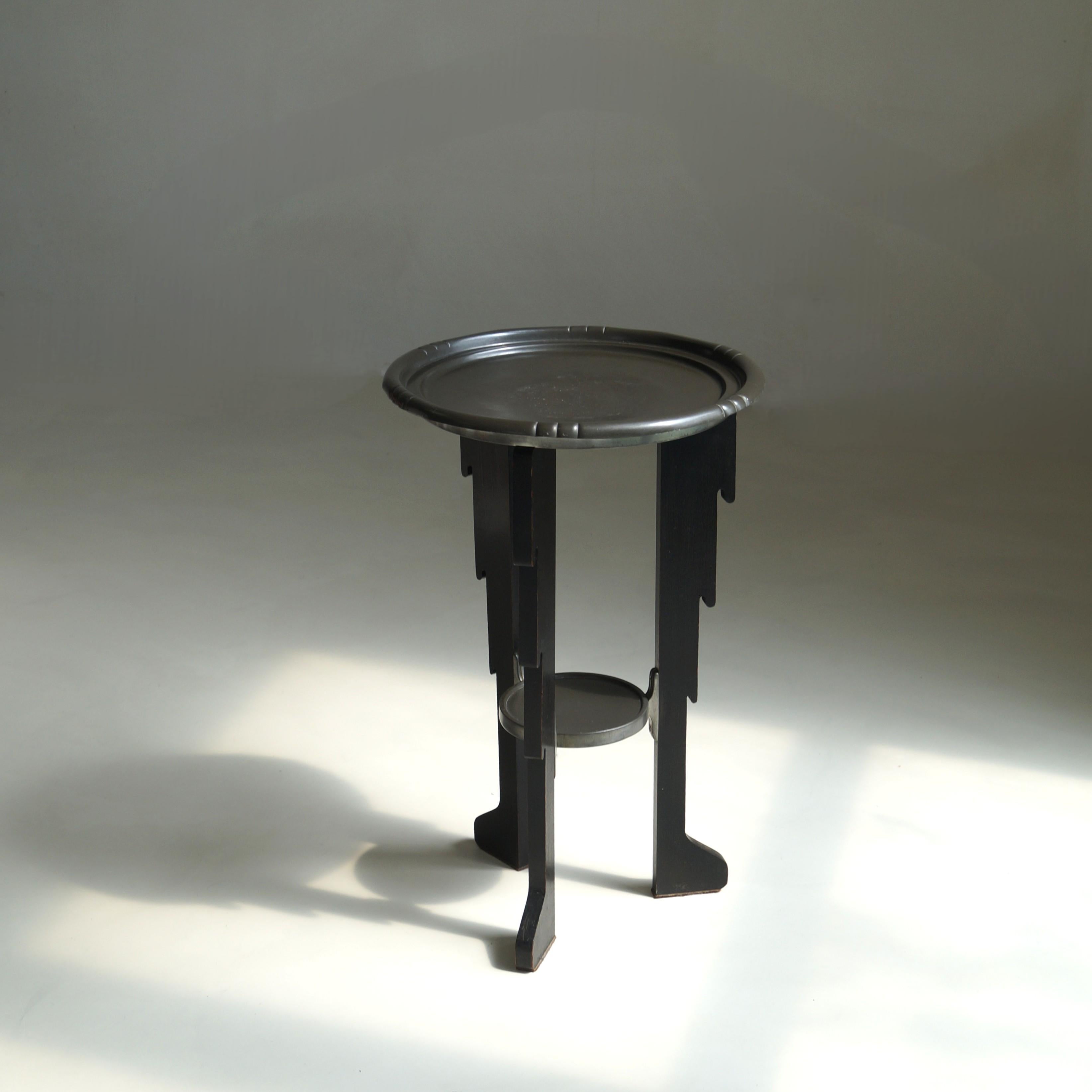 Début du 20ème siècle Table d'appoint Art déco hollandaise de l'école d'Amsterdam avec plateau en étain, années 1920 en vente