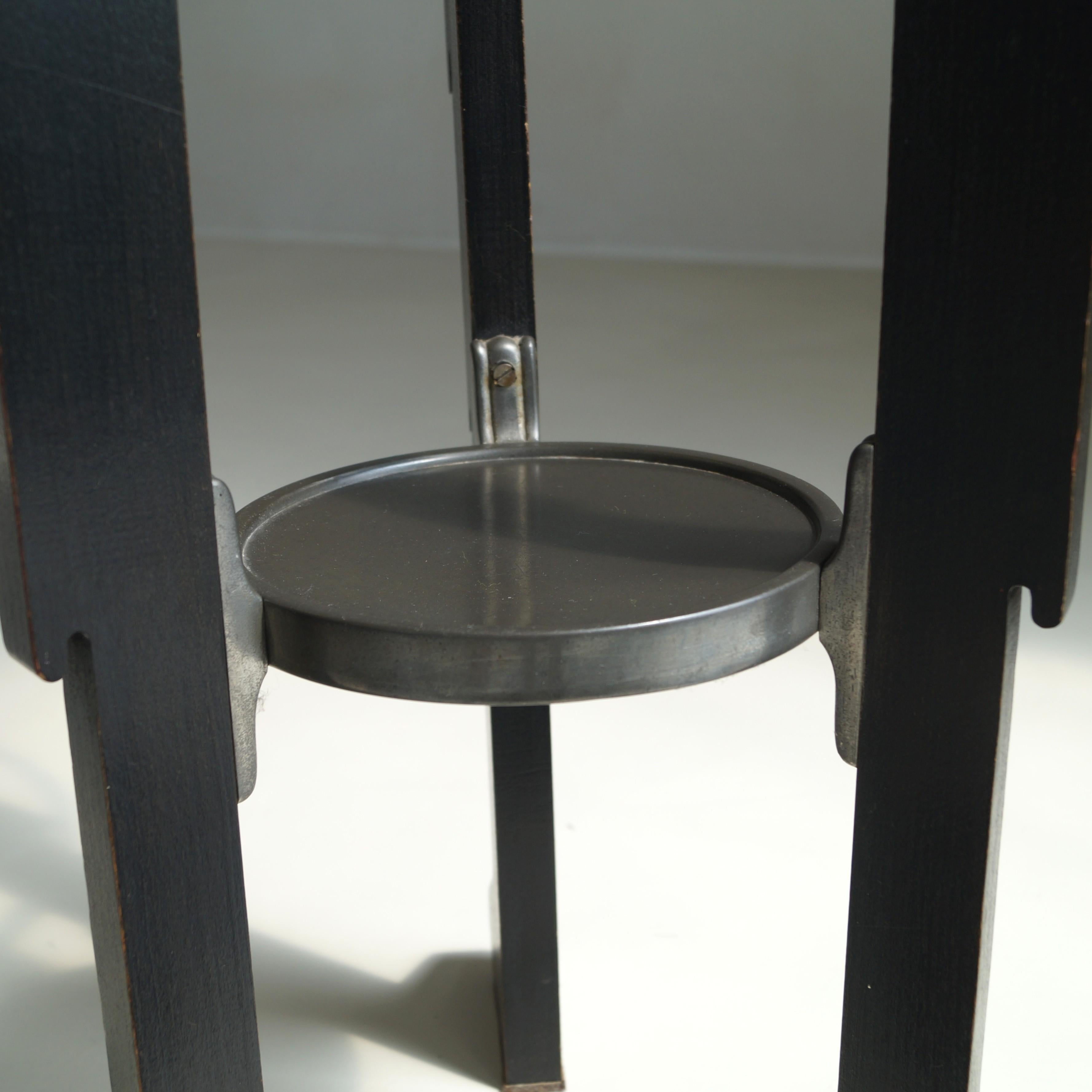Table d'appoint Art déco hollandaise de l'école d'Amsterdam avec plateau en étain, années 1920 en vente 2
