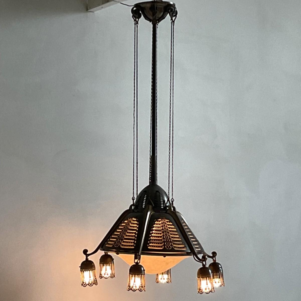 Dutch Art Deco Amsterdam School Chandelier by Winkelman & van der Bijl, 1920s In Good Condition For Sale In EVERDINGEN, NL
