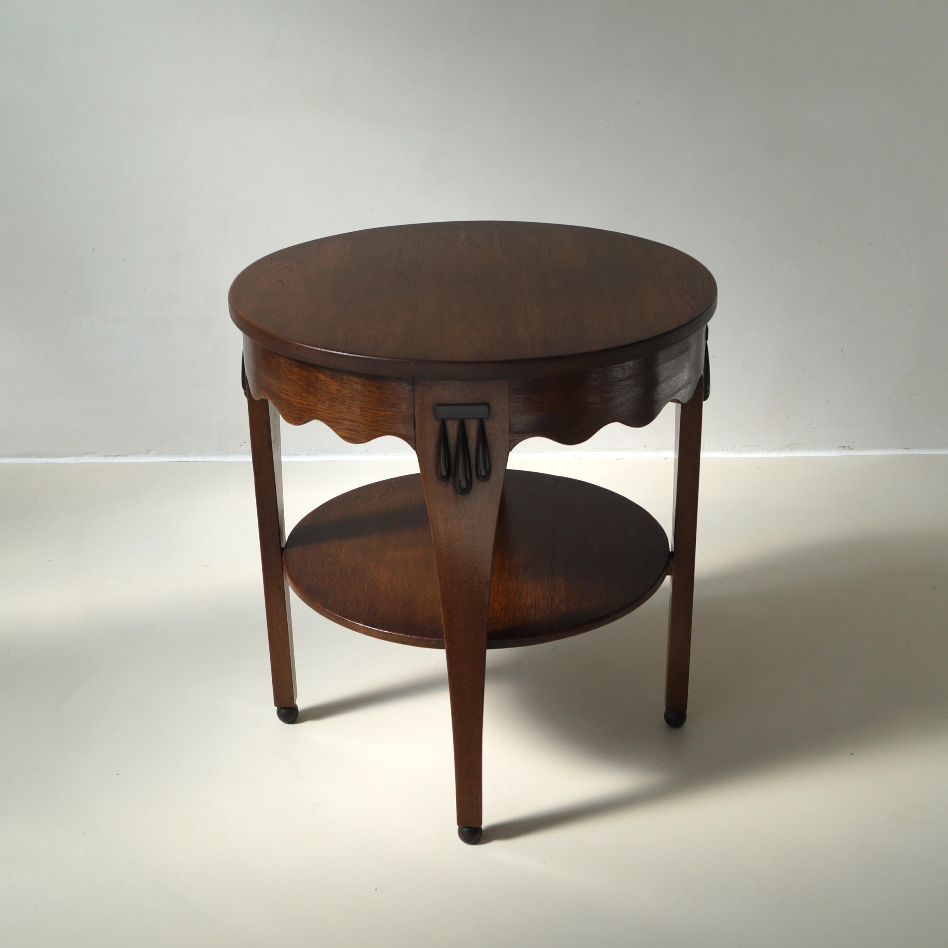 Dutch Art Deco Amsterdam School coffee or side table in oak and macassar, 1920s In Good Condition In EVERDINGEN, NL