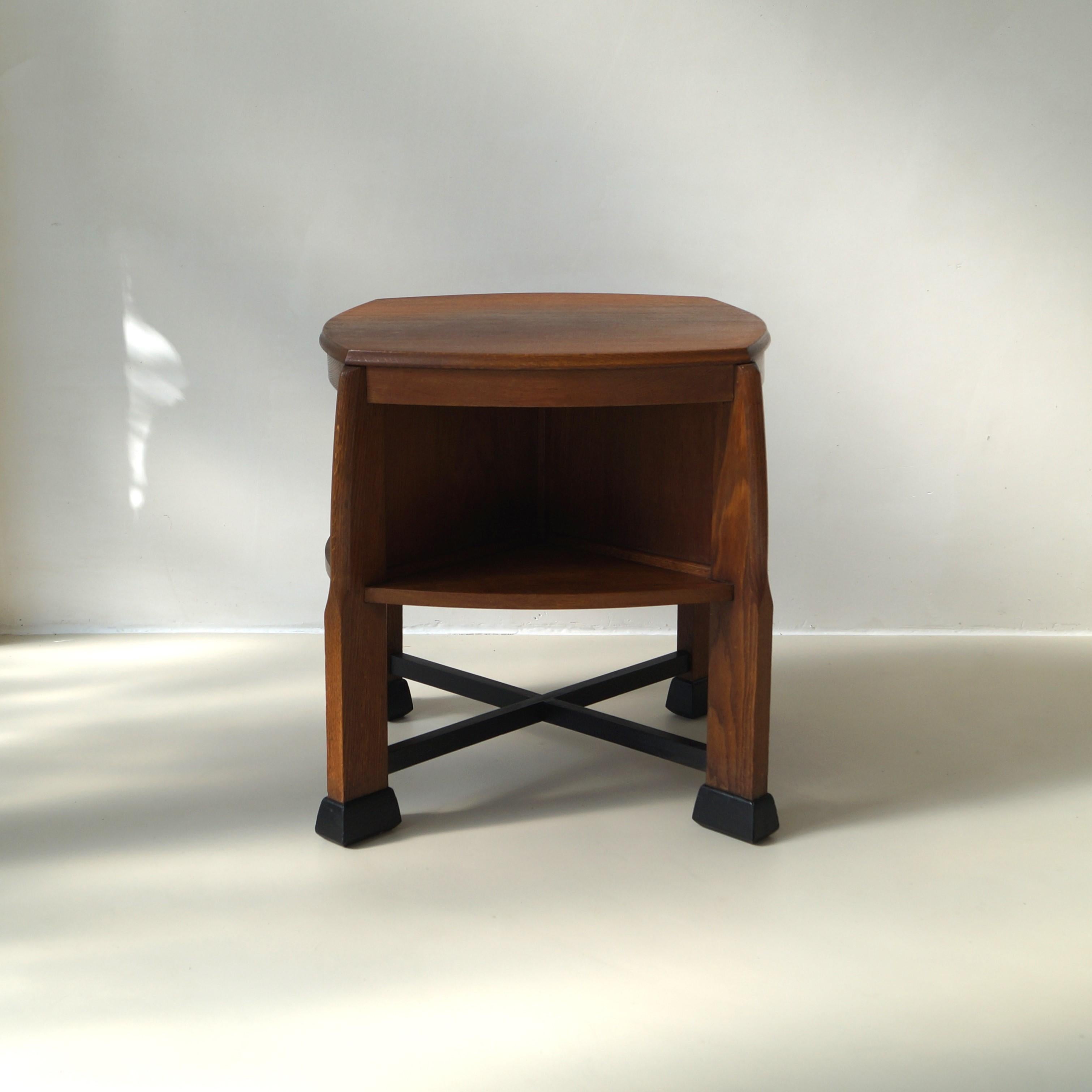 Holländischer Art Deco Couchtisch der Amsterdamer Schule aus massiver Eiche, 1920er Jahre im Angebot 5