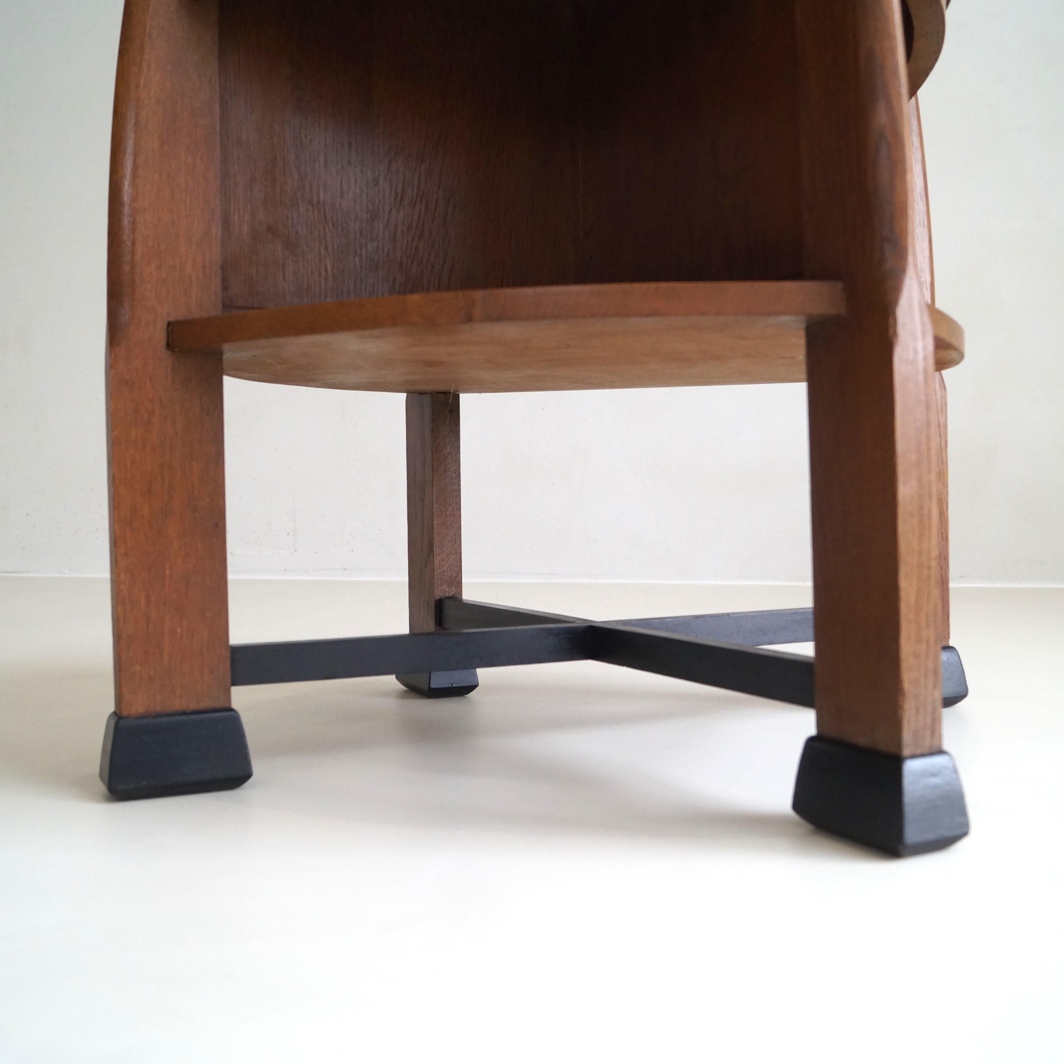 Holländischer Art Deco Couchtisch der Amsterdamer Schule aus massiver Eiche, 1920er Jahre im Angebot 4