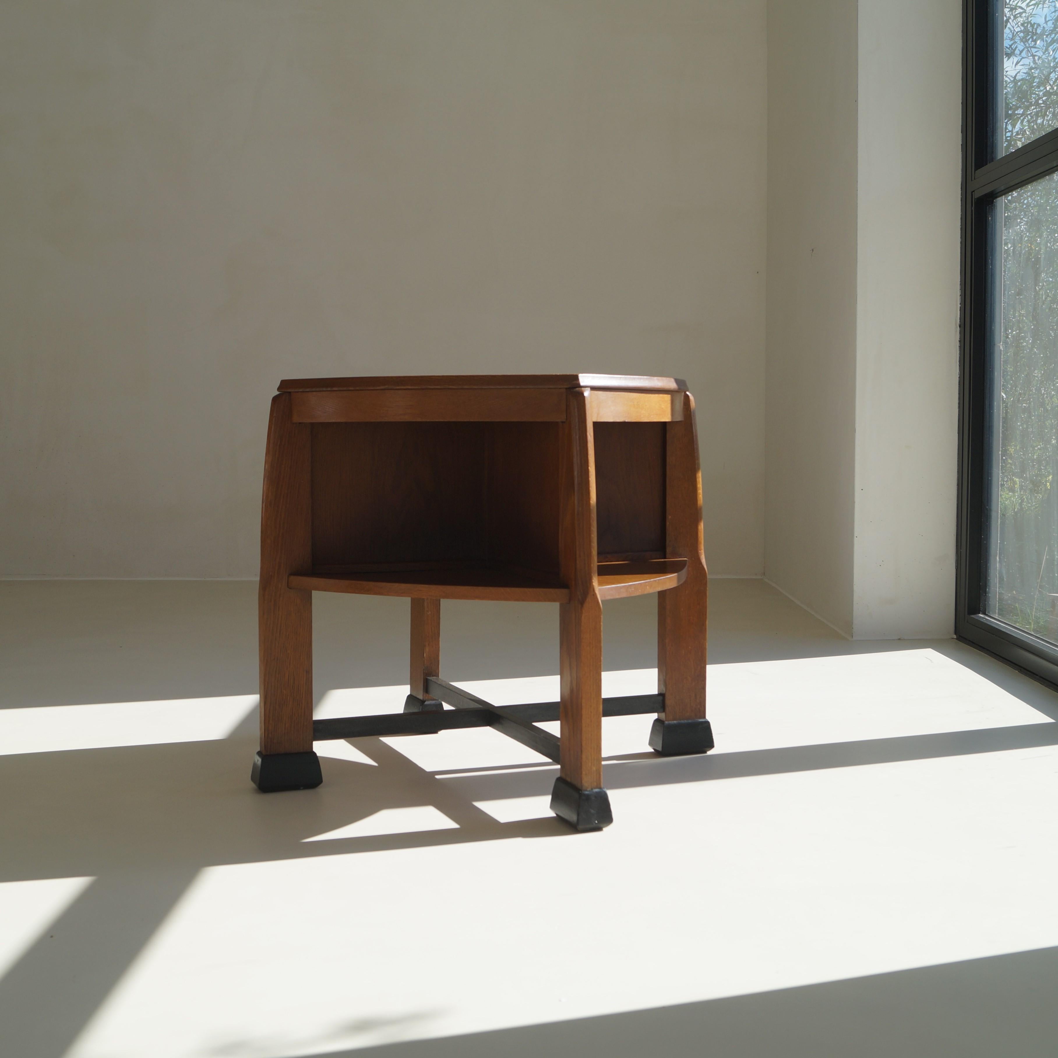 Holländischer Art Deco Couchtisch der Amsterdamer Schule aus massiver Eiche, 1920er Jahre im Angebot 11
