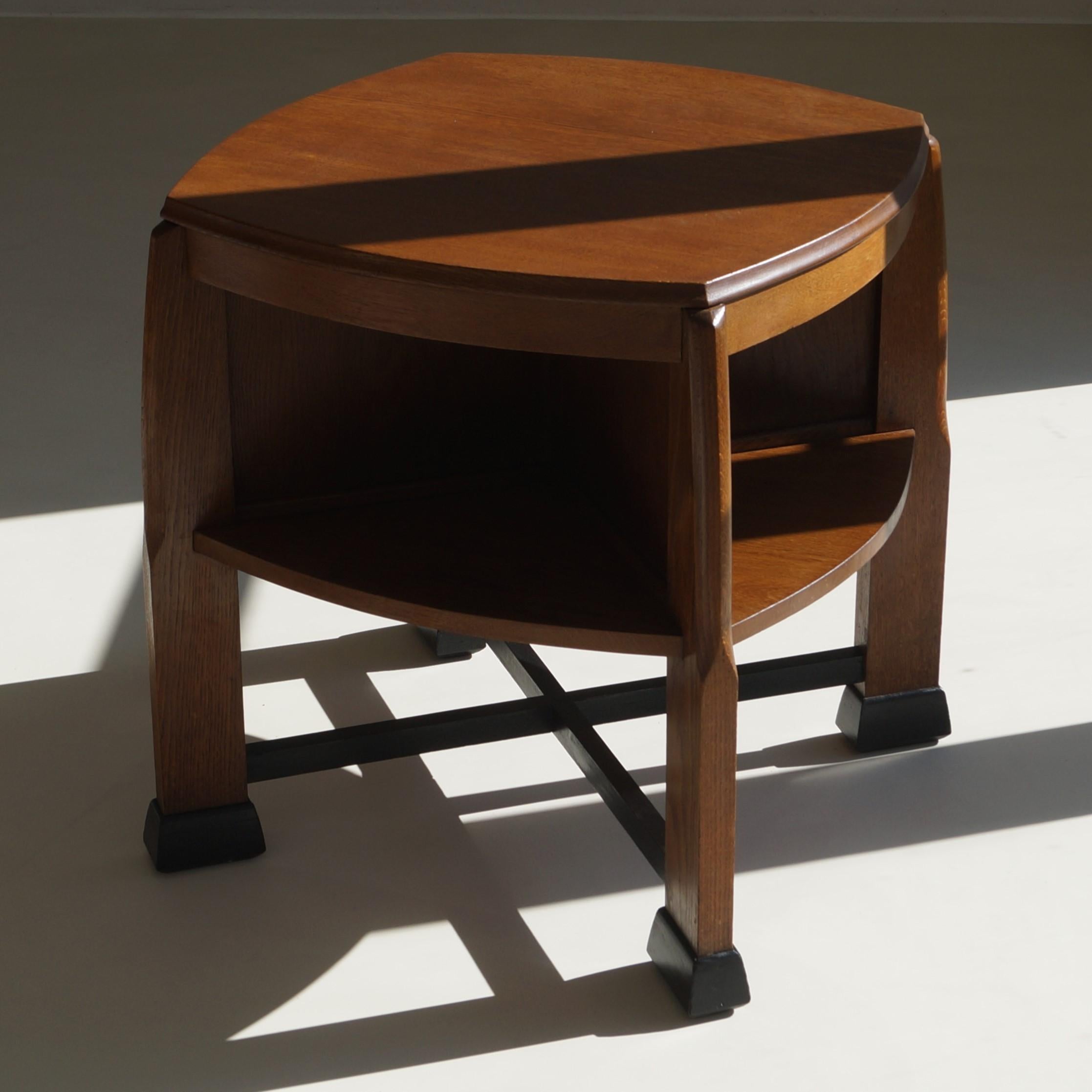 Holländischer Art Deco Couchtisch der Amsterdamer Schule aus massiver Eiche, 1920er Jahre im Angebot 12