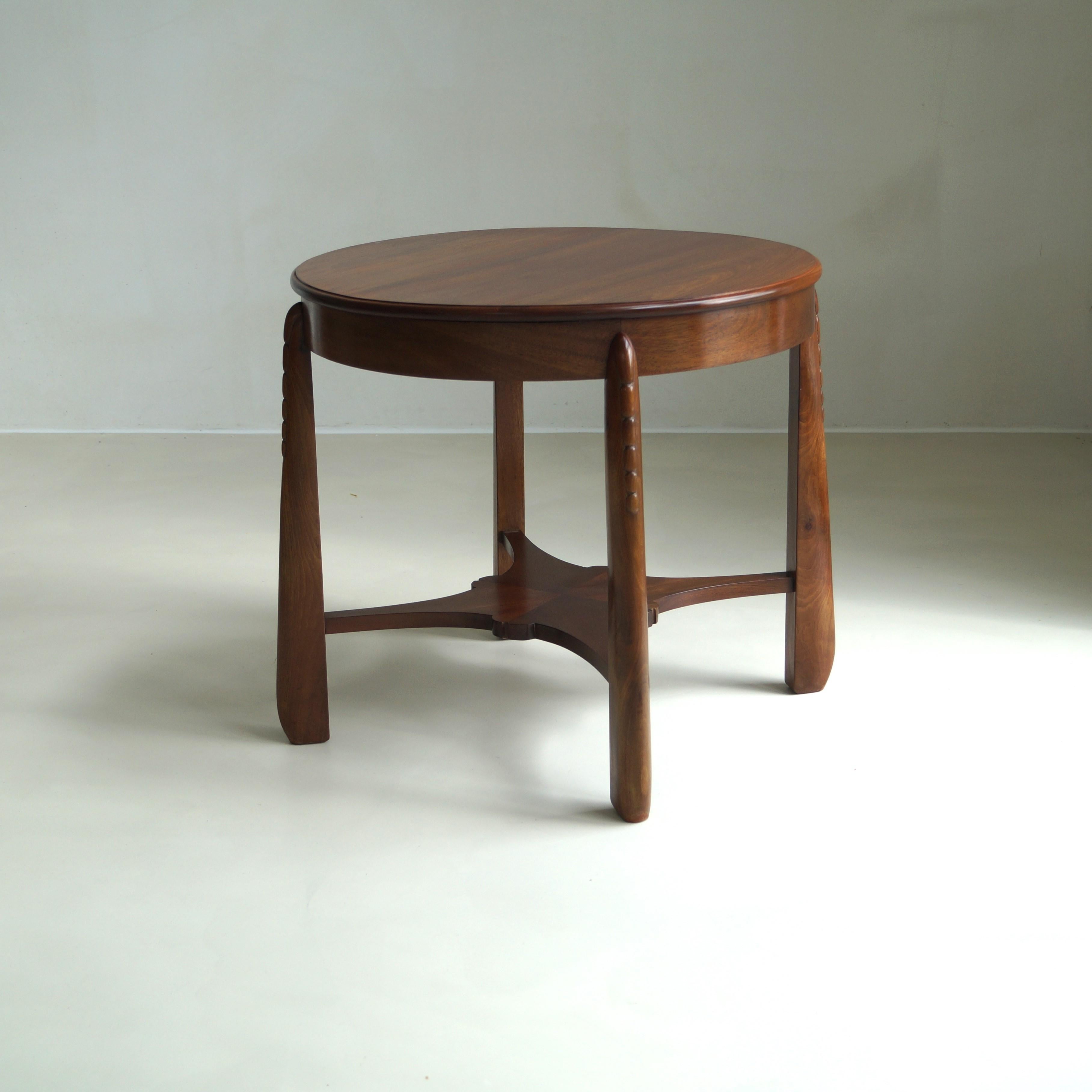 Table basse Art déco d'école d'Amsterdam au design sculptural, années 1920 4