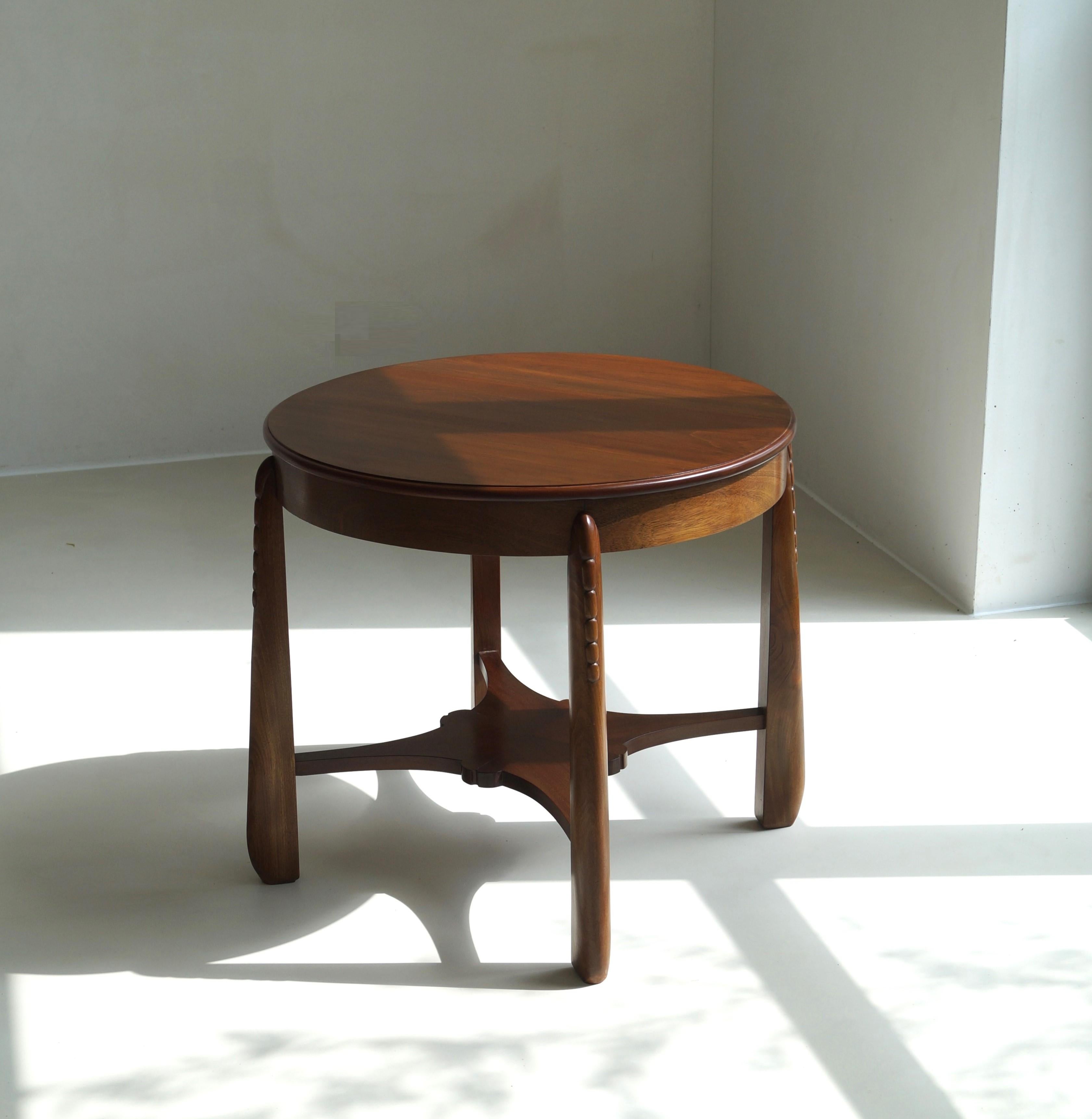 Acajou Table basse Art déco d'école d'Amsterdam au design sculptural, années 1920