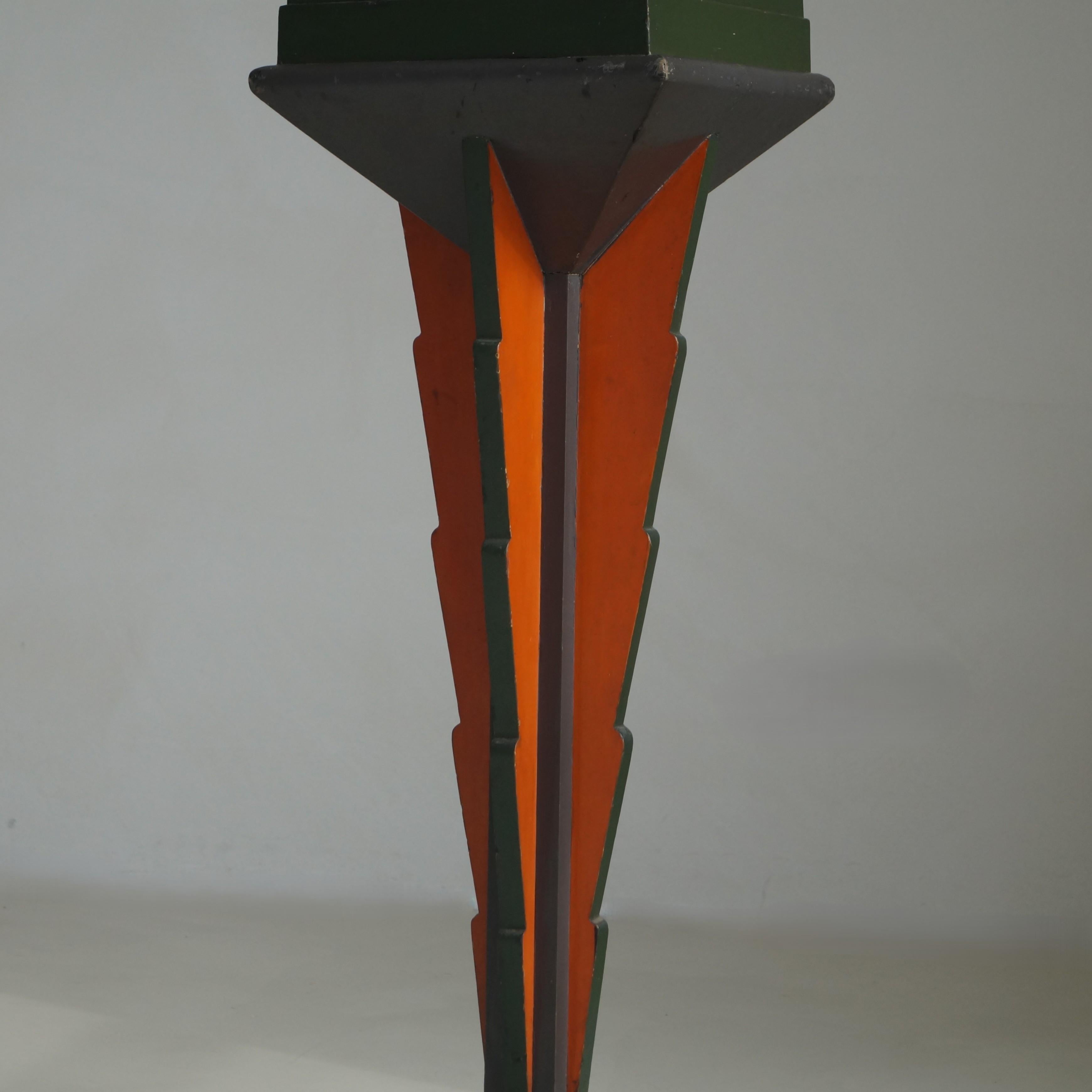 Pedestal de colores de la Escuela Holandesa Art Decó de Ámsterdam en su pintura original, años 20 en venta 3