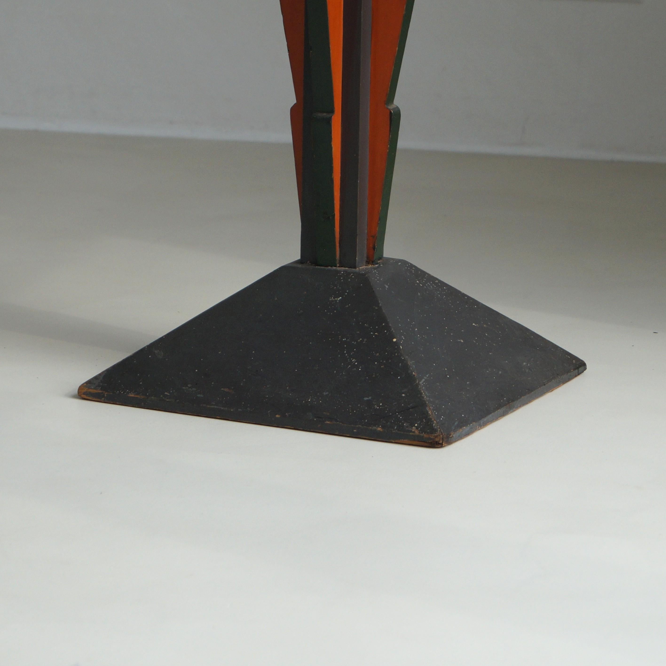 Pedestal de colores de la Escuela Holandesa Art Decó de Ámsterdam en su pintura original, años 20 en venta 4