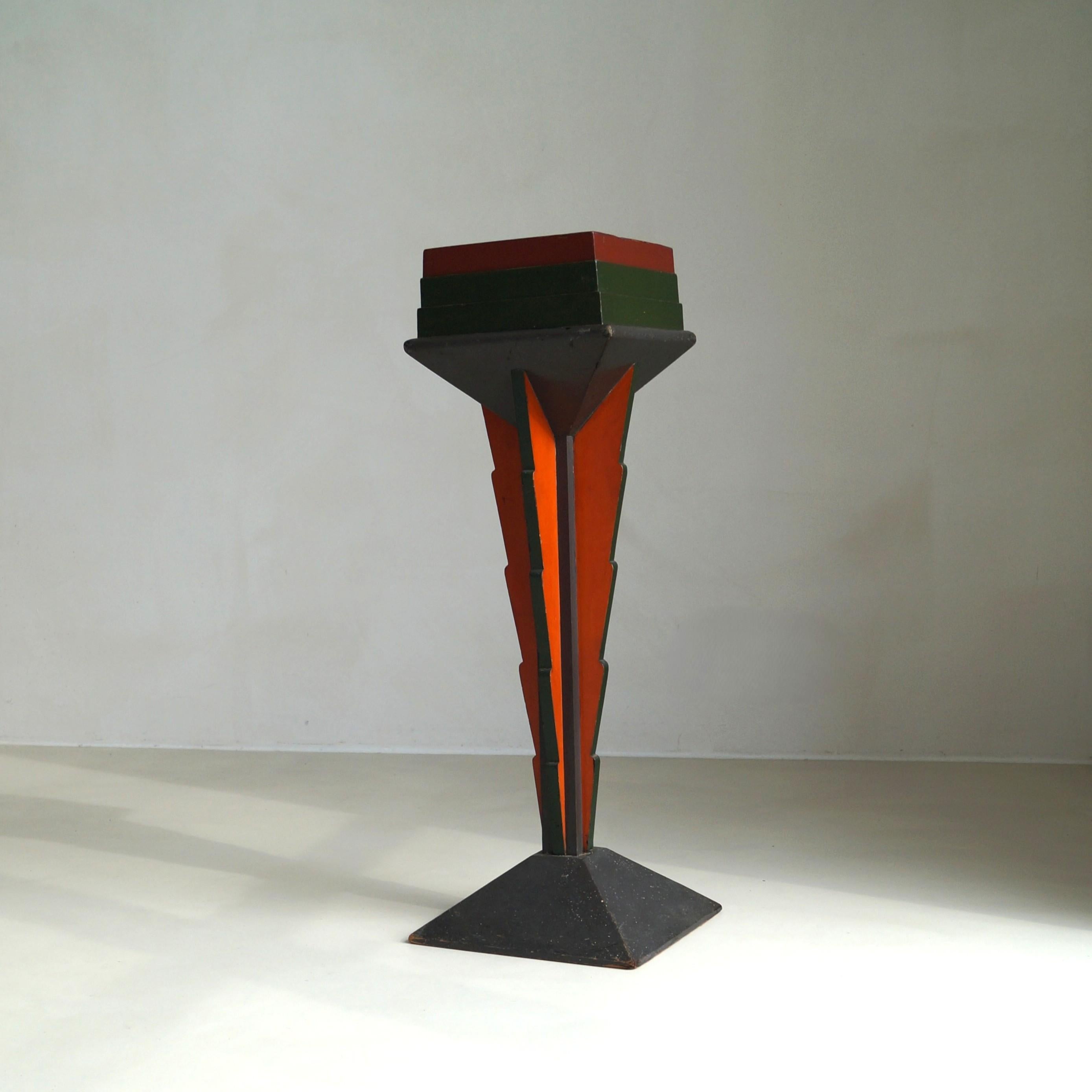 Pedestal de colores de la Escuela Holandesa Art Decó de Ámsterdam en su pintura original, años 20 en venta 5