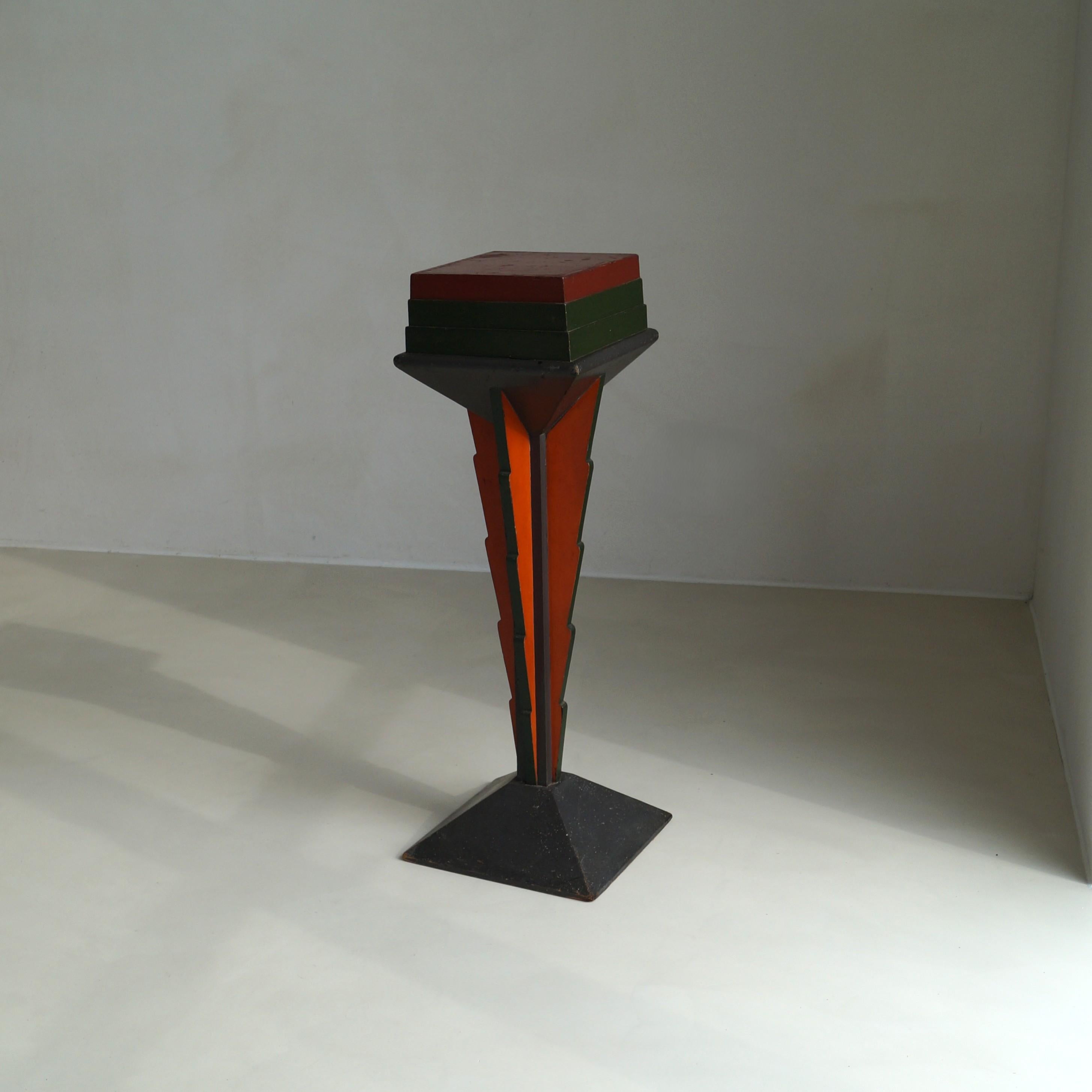 Pedestal de colores de la Escuela Holandesa Art Decó de Ámsterdam en su pintura original, años 20 en venta 8