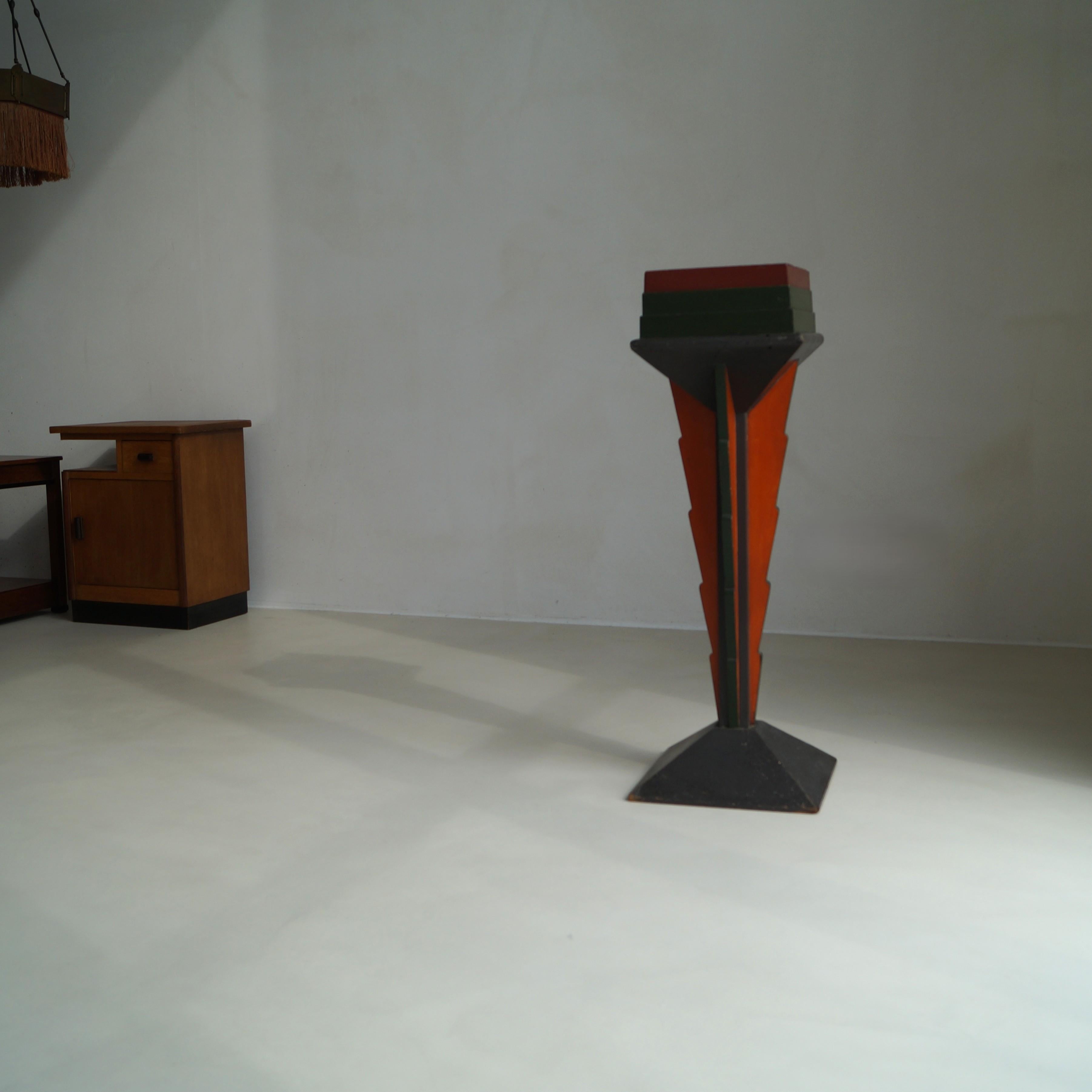 Pedestal de colores de la Escuela Holandesa Art Decó de Ámsterdam en su pintura original, años 20 en venta 9