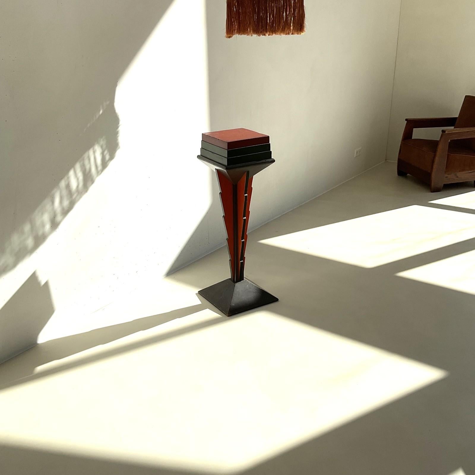 Pedestal de colores de la Escuela Holandesa Art Decó de Ámsterdam en su pintura original, años 20 Holandés en venta
