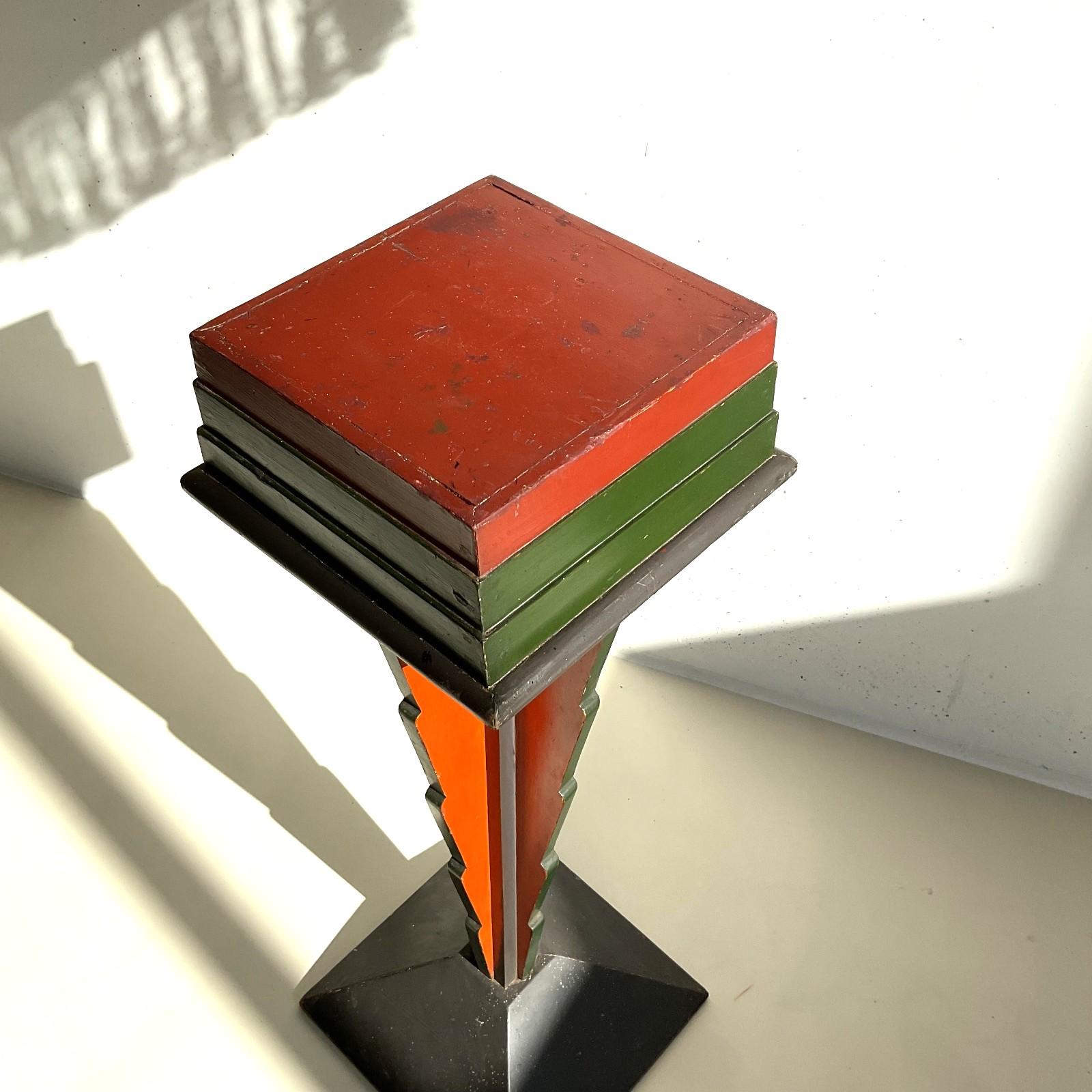 Pedestal de colores de la Escuela Holandesa Art Decó de Ámsterdam en su pintura original, años 20 en Bueno estado para la venta en EVERDINGEN, NL
