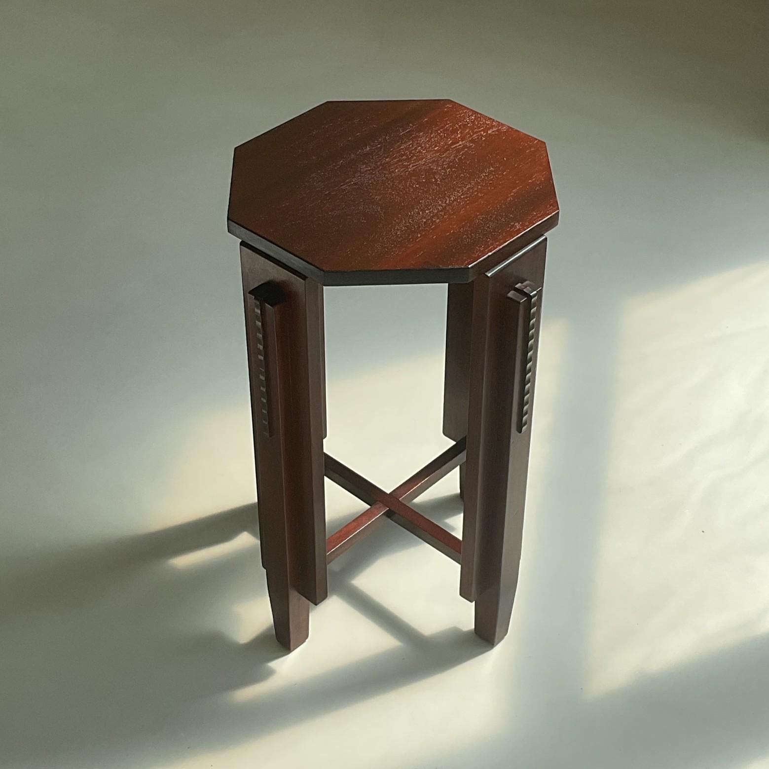 Mesa auxiliar o mesa auxiliar holandesa Art Decó Escuela de Amsterdam, años 20 Holandés