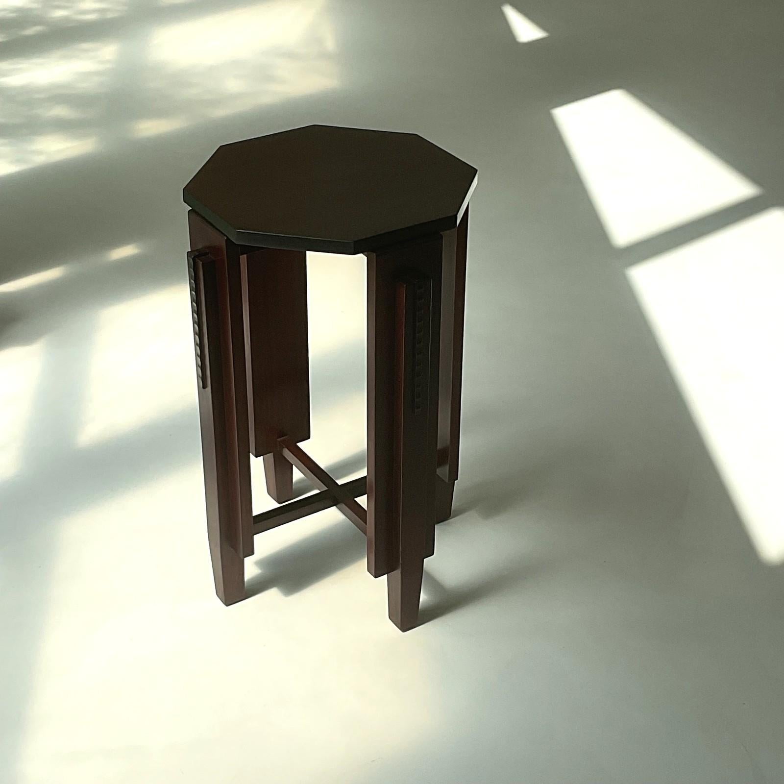Mesa auxiliar o mesa auxiliar holandesa Art Decó Escuela de Amsterdam, años 20 Hecho a mano