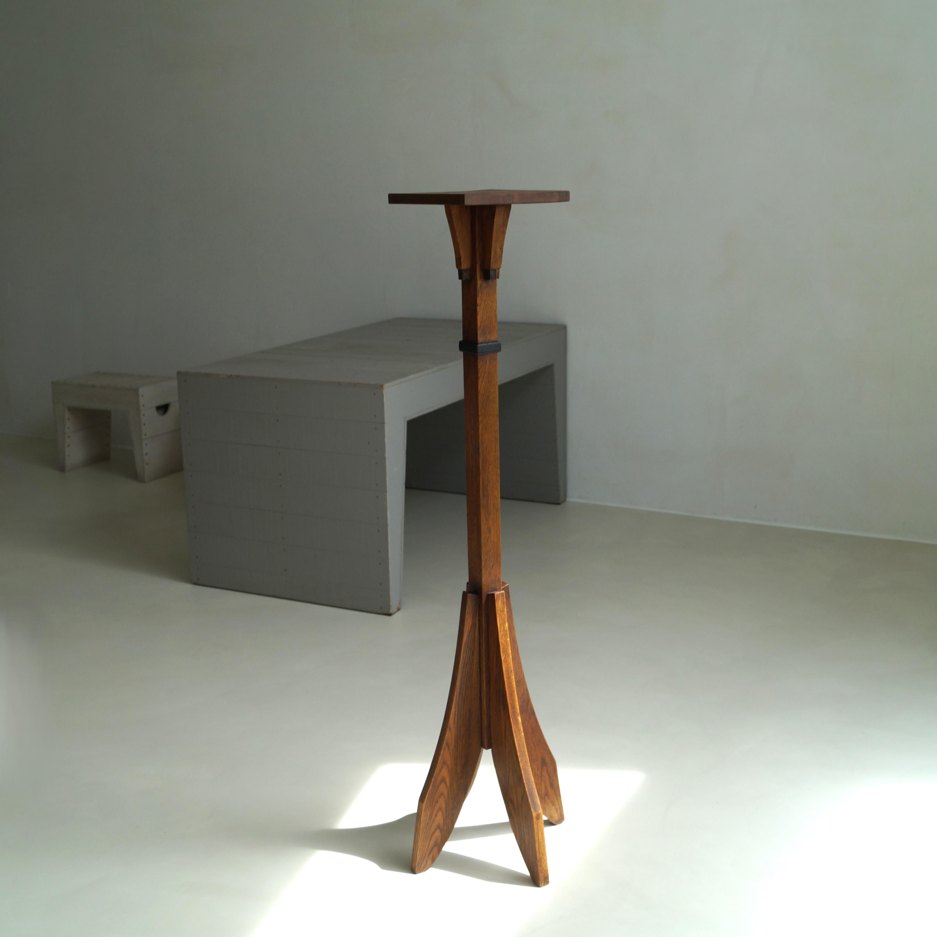 Dutch Art Deco Amsterdam School pedestal in oak, 1920s in vendita 3