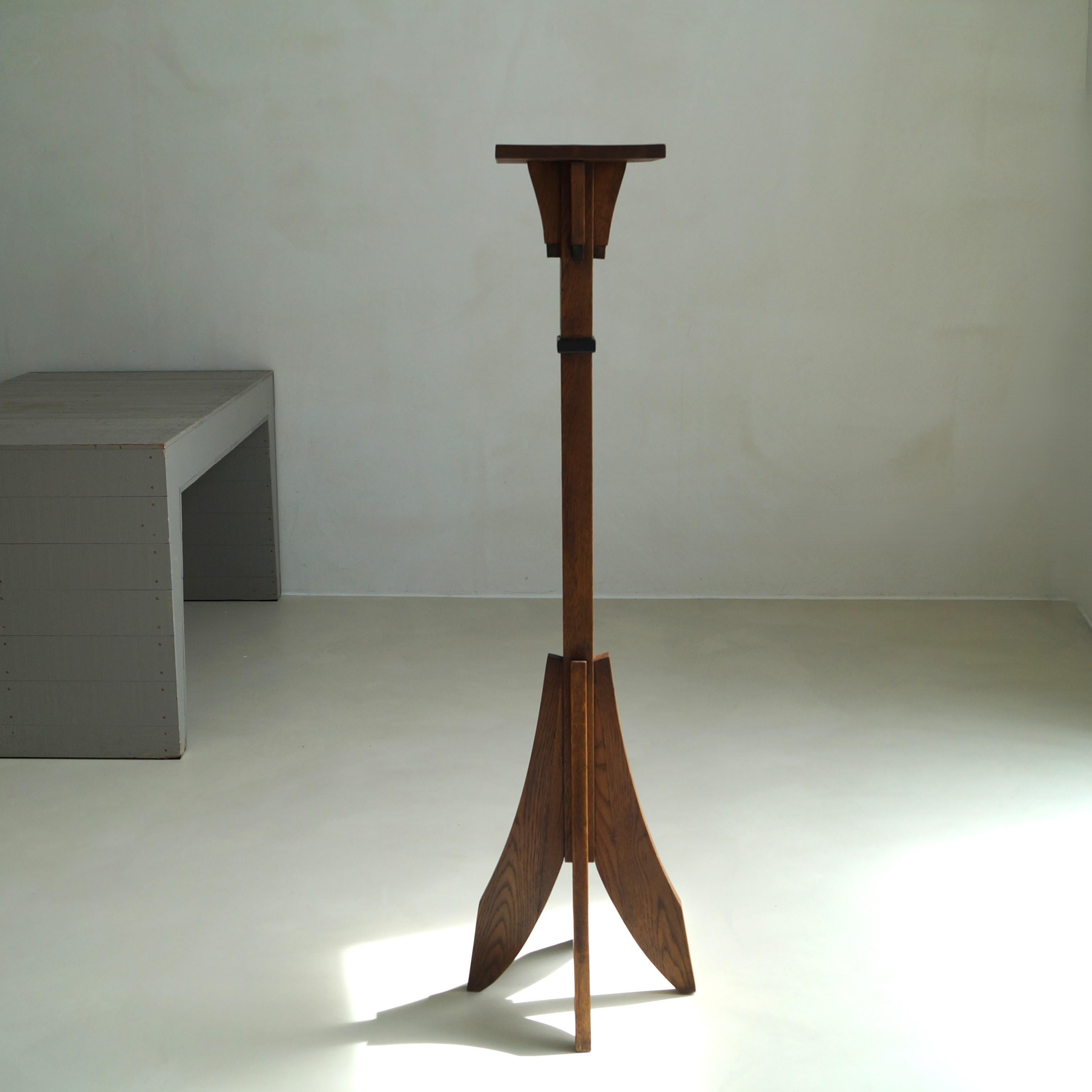 Dutch Art Deco Amsterdam School pedestal in oak, 1920s in vendita 4