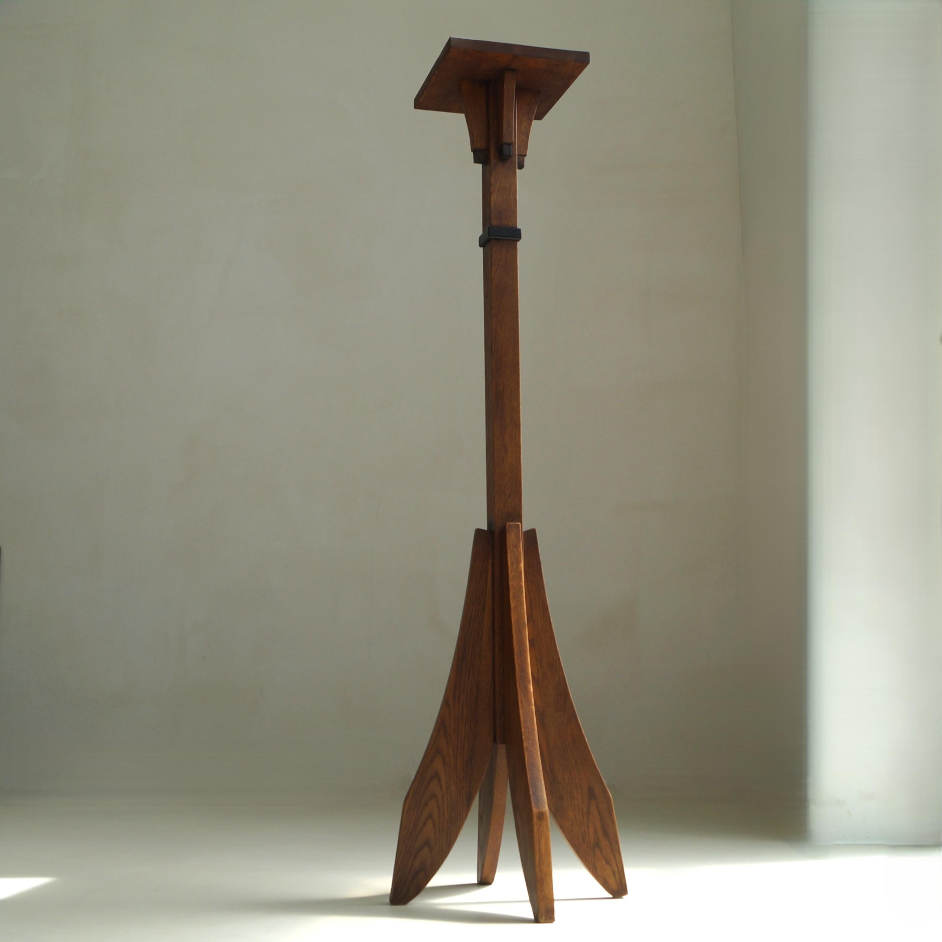 Dutch Art Deco Amsterdam School pedestal in oak, 1920s in vendita 6