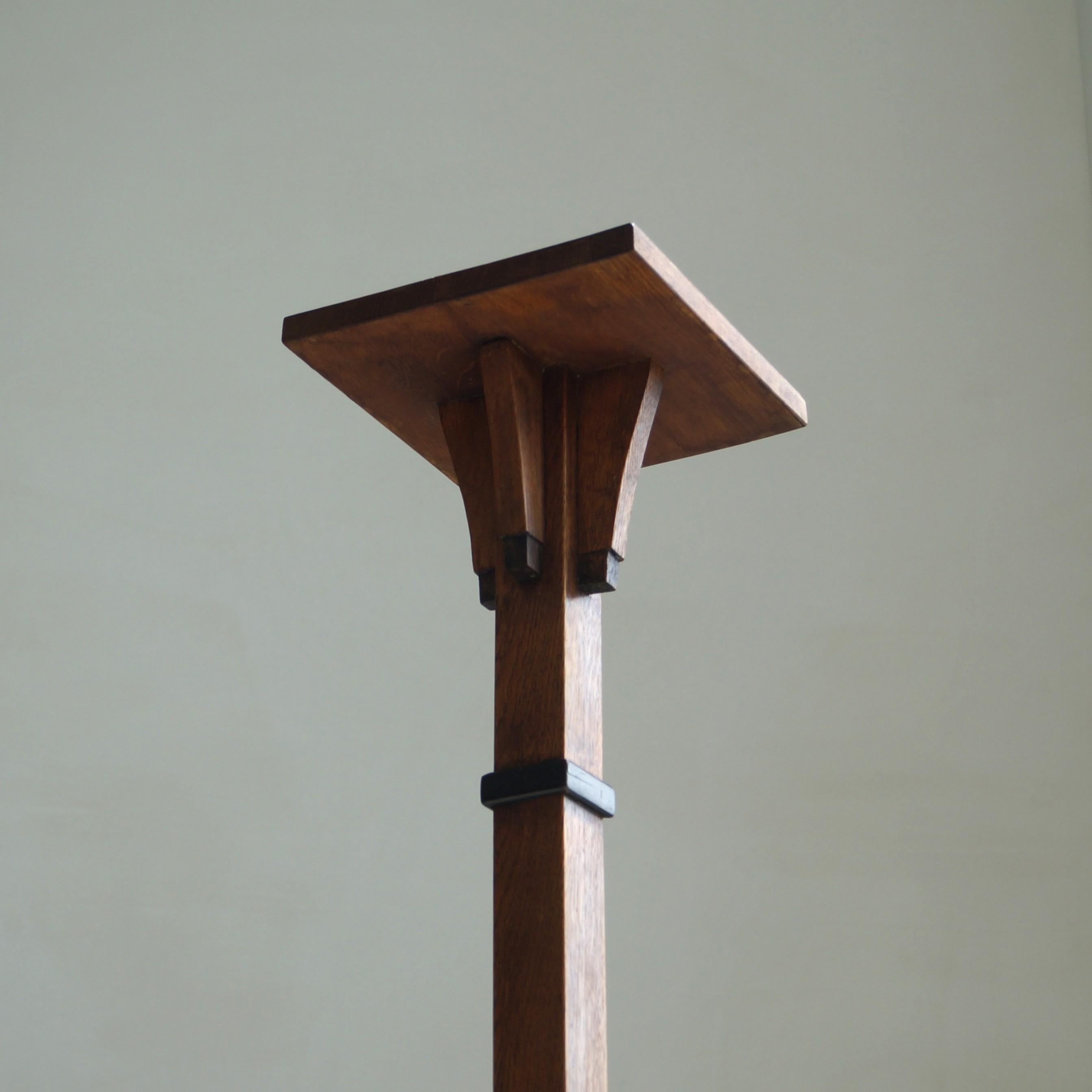 Dutch Art Deco Amsterdam School pedestal in oak, 1920s in vendita 8