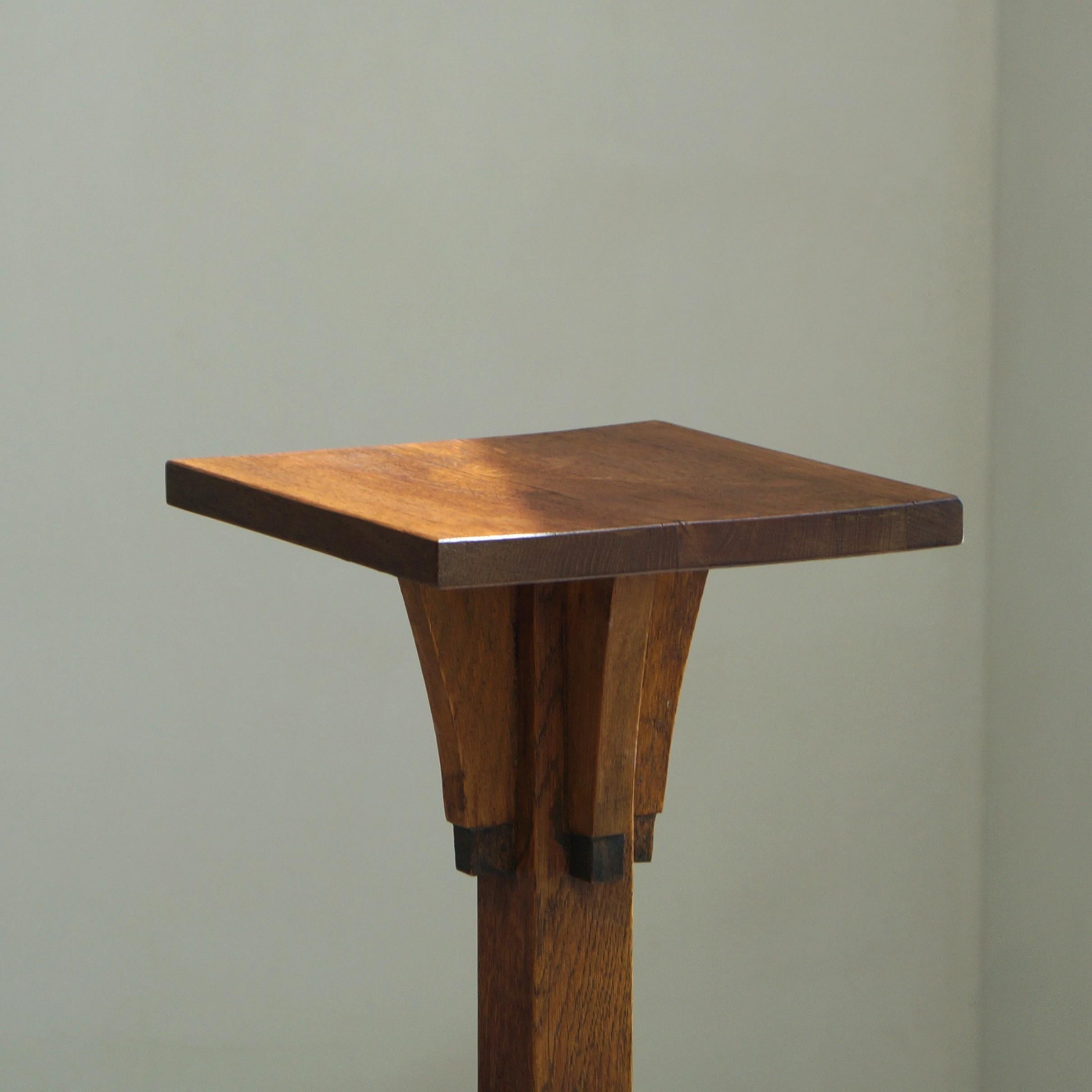 Dutch Art Deco Amsterdam School pedestal in oak, 1920s in vendita 9