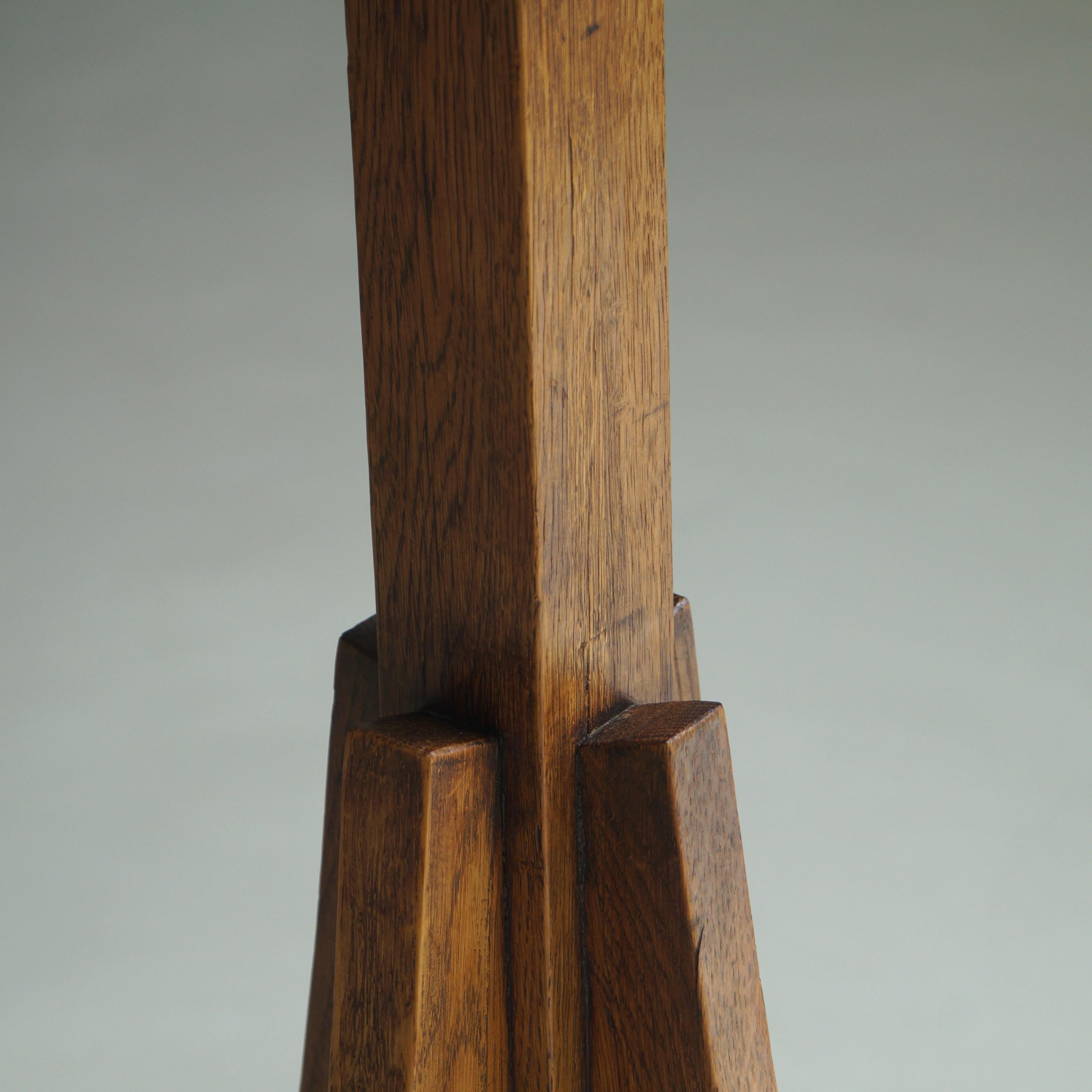 Dutch Art Deco Amsterdam School pedestal in oak, 1920s In condizioni buone in vendita a EVERDINGEN, NL