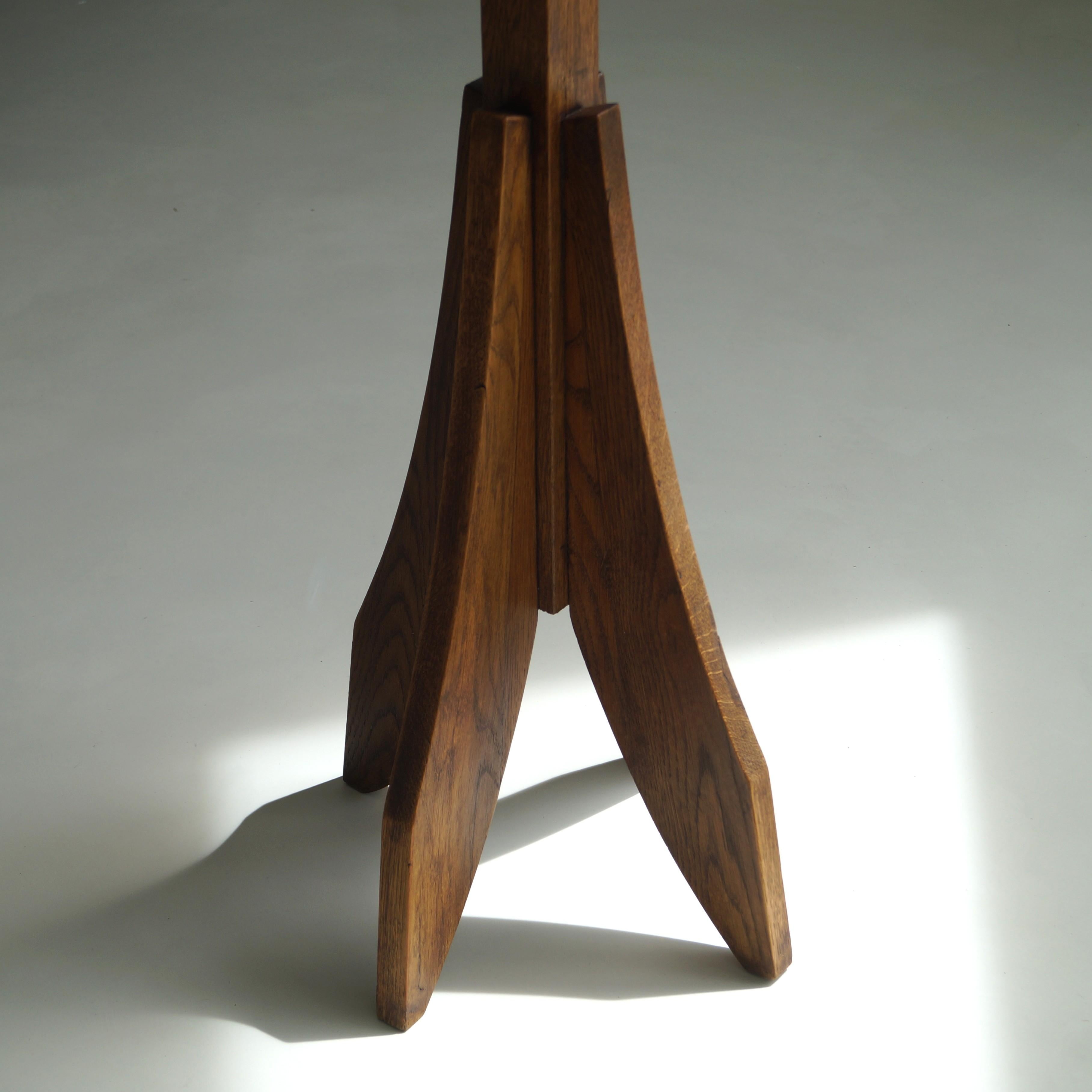Dutch Art Deco Amsterdam School pedestal in oak, 1920s in vendita 1