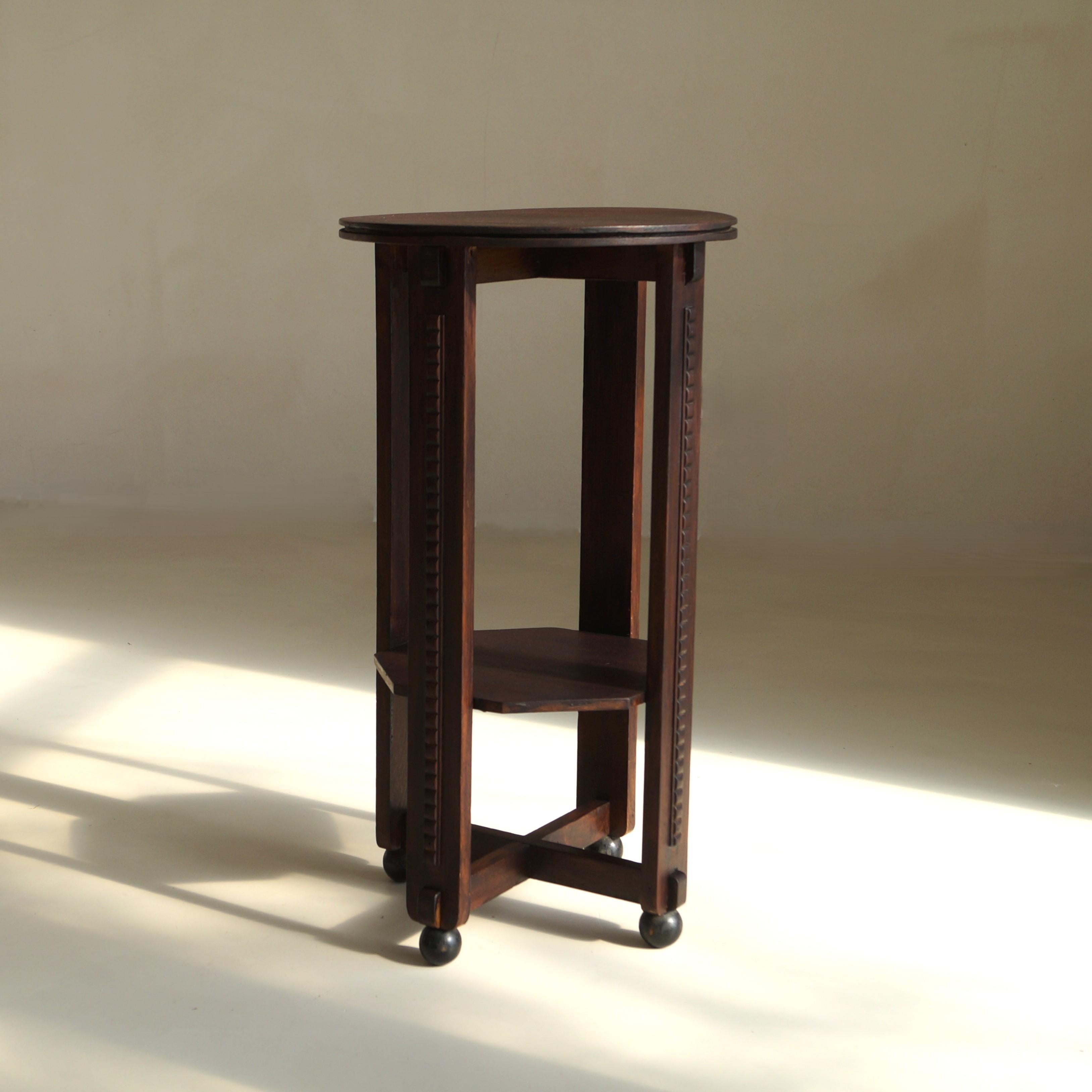 Hand-Crafted Dutch Art Deco Amsterdam School pedestal table, 1920s For Sale