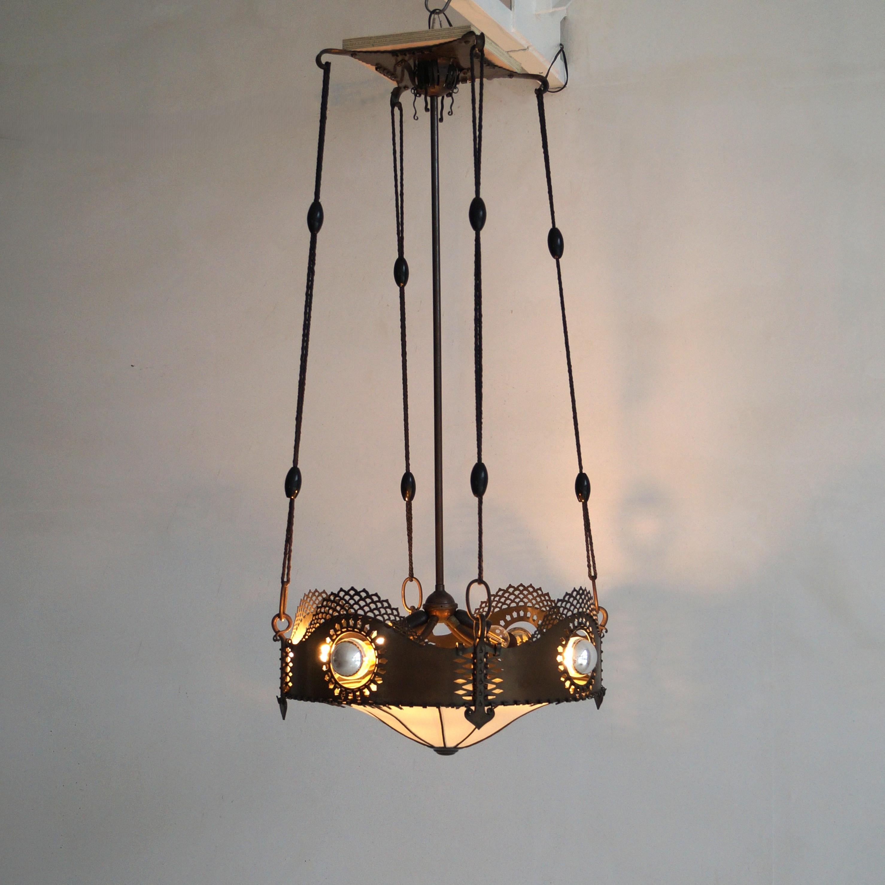 Inizio XX secolo Lampada a sospensione Art Deco olandese della Scuola di Amsterdam di Winkelman & Van der Bijl, anni '20 in vendita