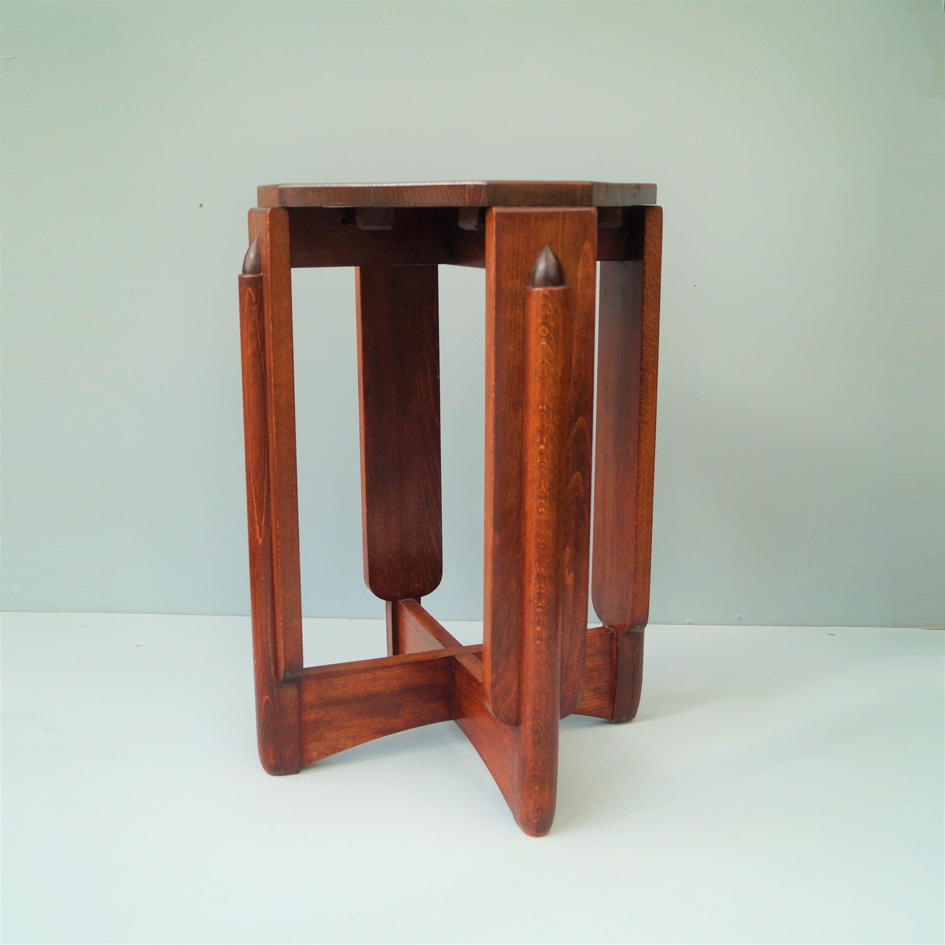 Sculptural occasional side table in solid beech wood and macassar ebony details,  1920s, Dutch Amsterdam School. The table has an octagonal tabletop and characteristic macassar ornaments around the top. The lower part has nicely shaped rounded leg