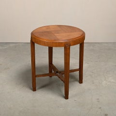 Tavolino in stile Art Déco olandese della Scuola di Amsterdam, in rovere massello e impiallacciato, anni ’30.