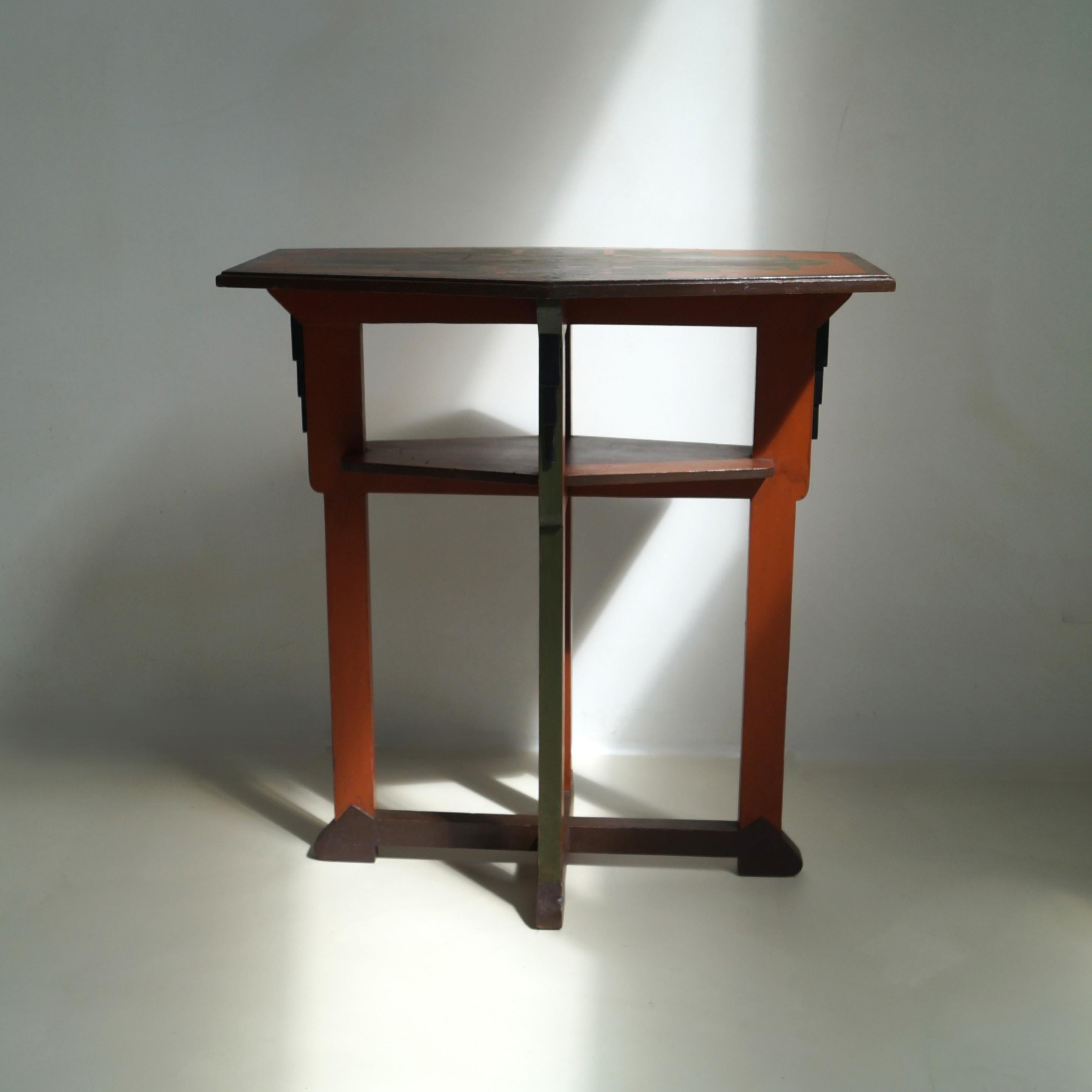 Dutch Art Deco Amsterdam School table in its original paint, 1920s en Bueno estado para la venta en EVERDINGEN, NL