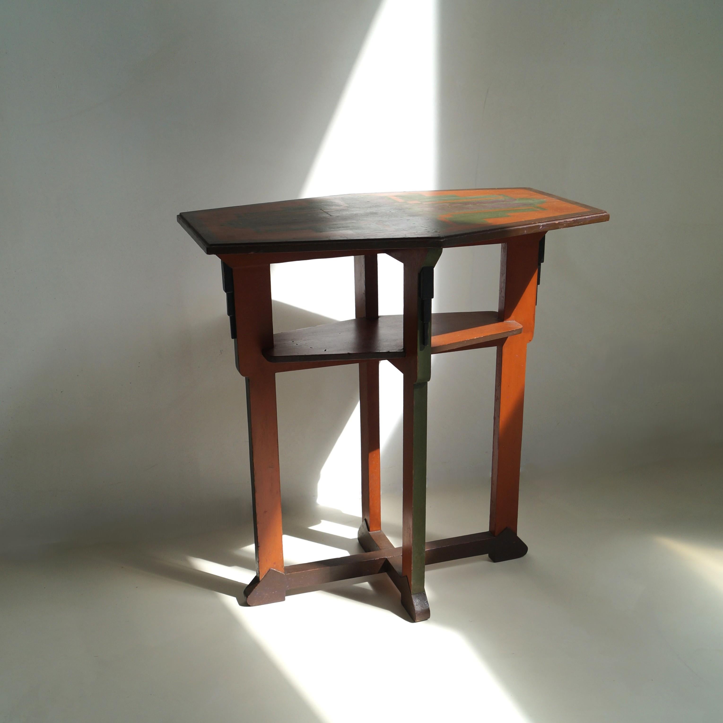 Dutch Art Deco Amsterdam School table in its original paint, 1920s principios del siglo XX en venta