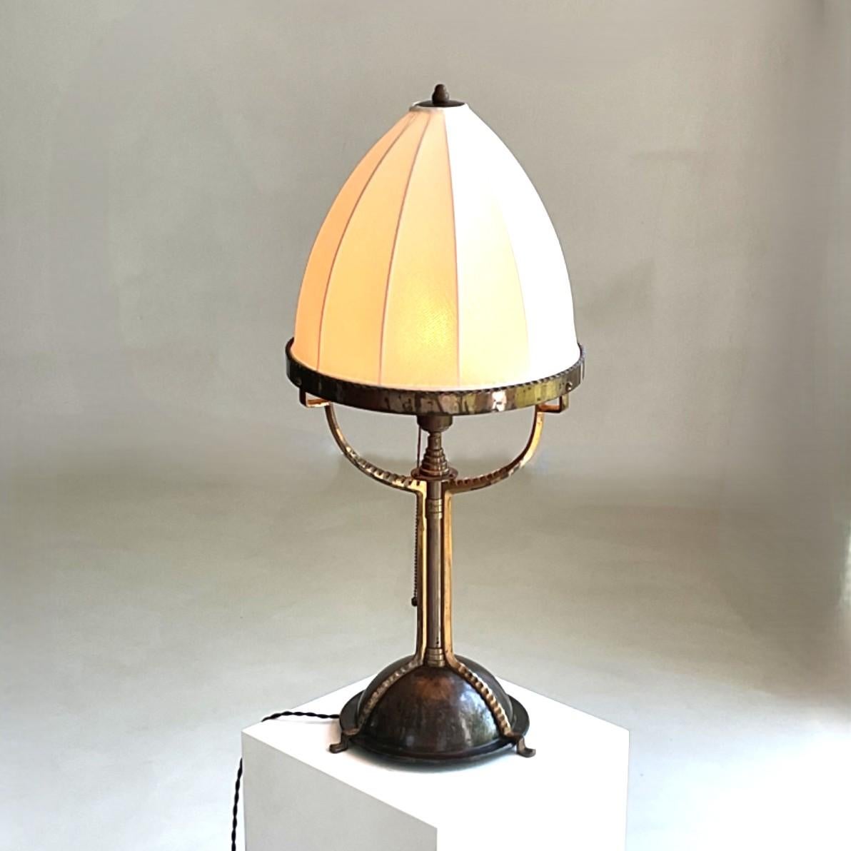 Lámpara de sobremesa holandesa Art Déco de la Escuela de Ámsterdam de Winkelman & Van der Bijl, años 20 Artes y manualidades en venta