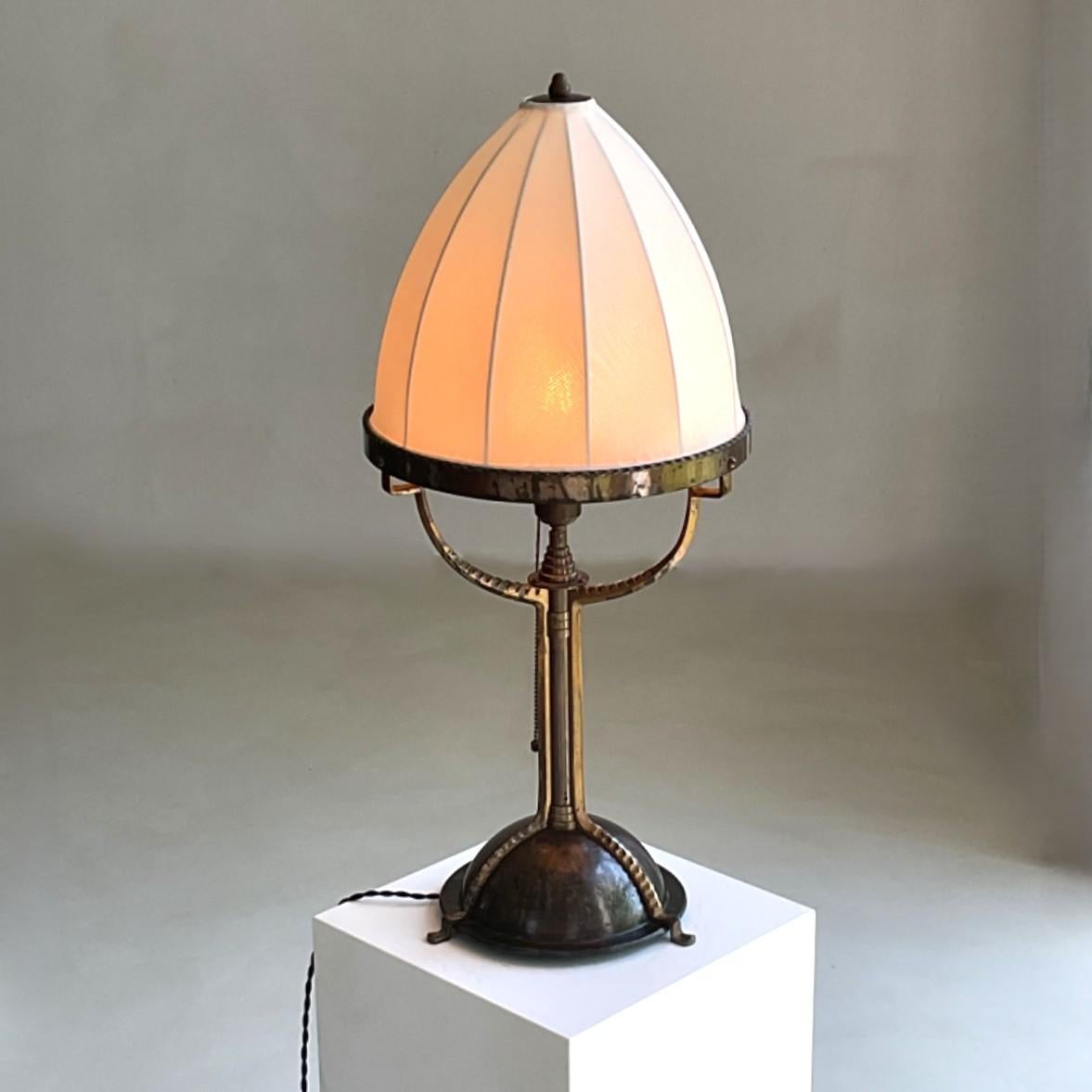 Lámpara de sobremesa holandesa Art Déco de la Escuela de Ámsterdam de Winkelman & Van der Bijl, años 20 principios del siglo XX en venta