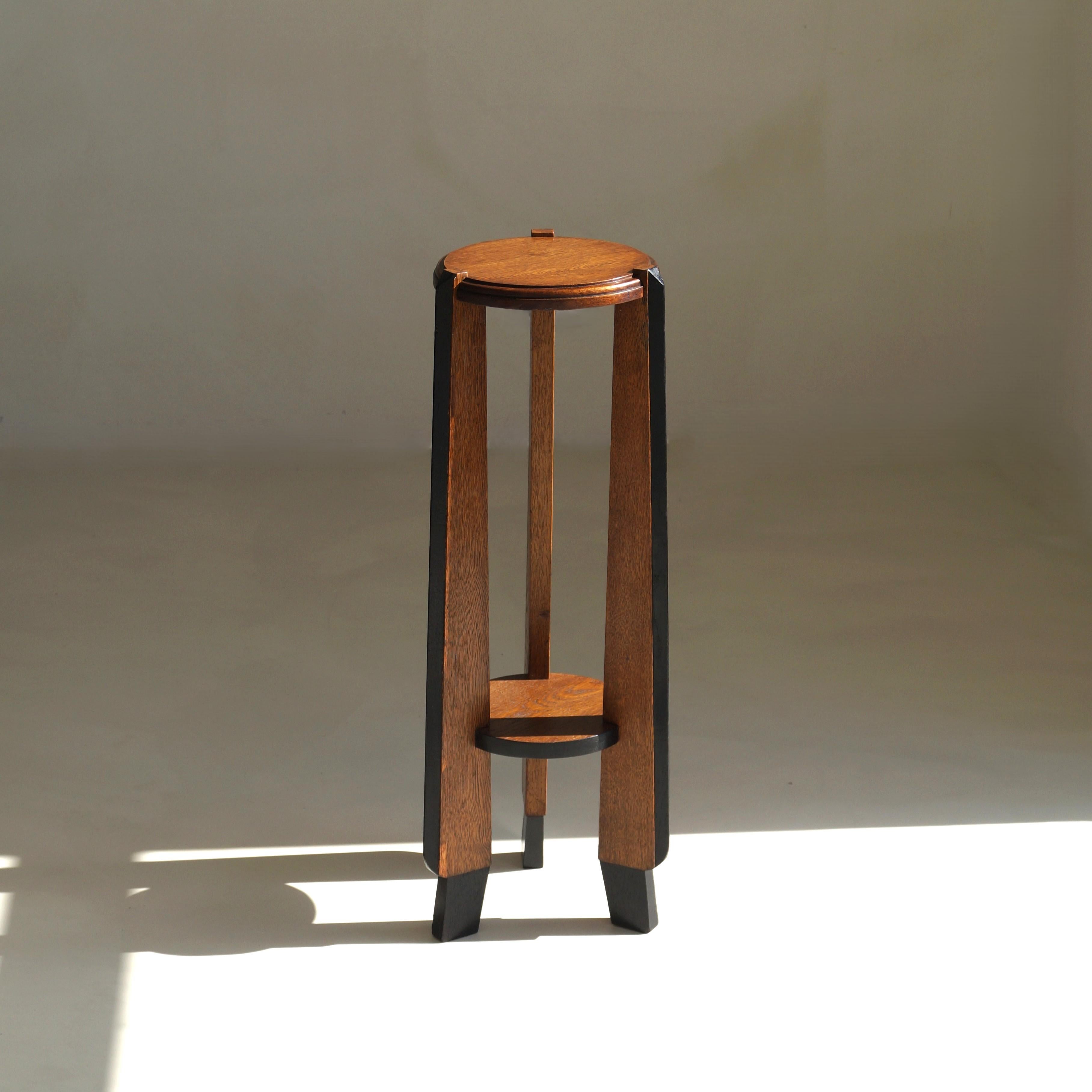 Socle tripode en chêne de l'école d'Amsterdam, art déco hollandais, années 1920 en vente 3
