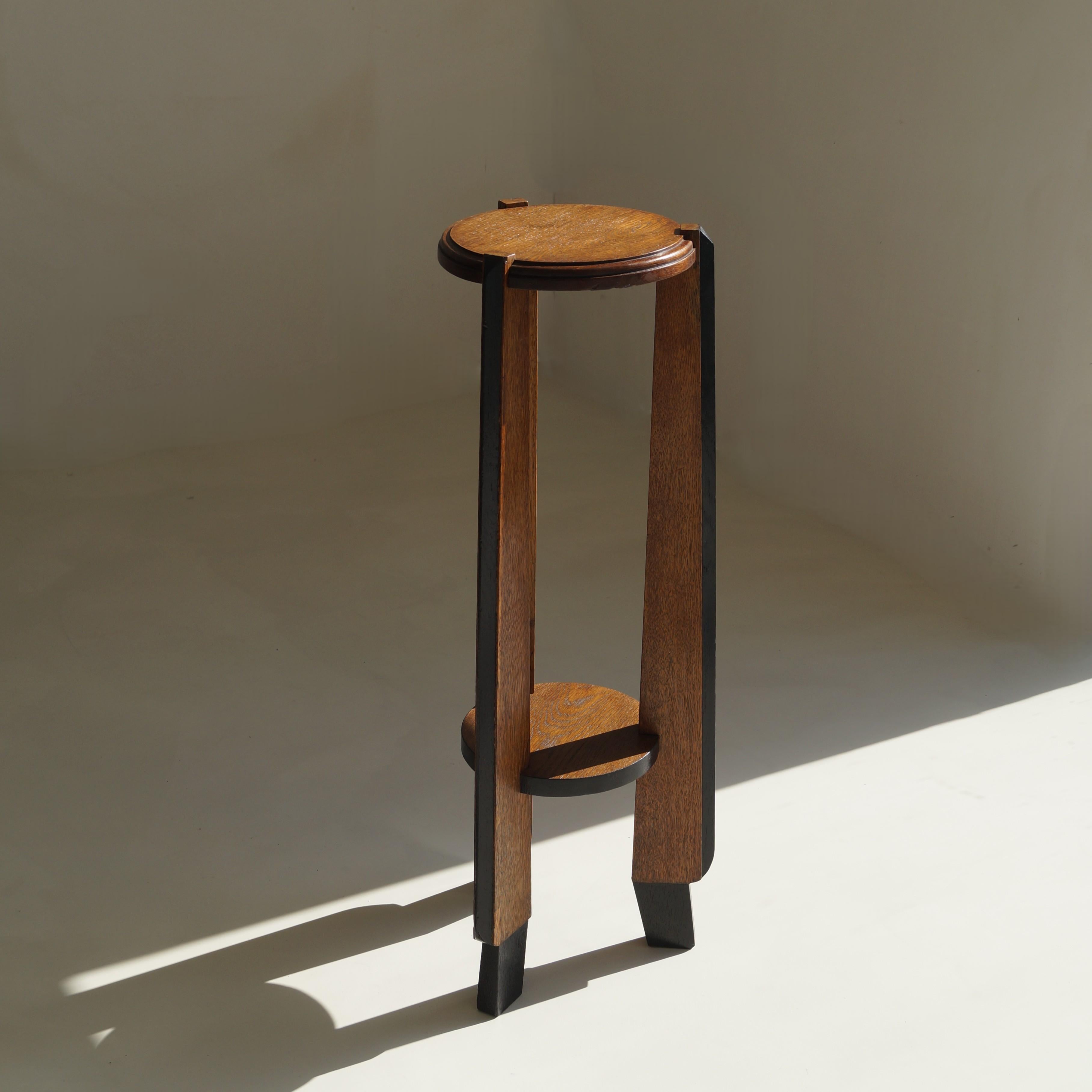 Art déco Socle tripode en chêne de l'école d'Amsterdam, art déco hollandais, années 1920 en vente