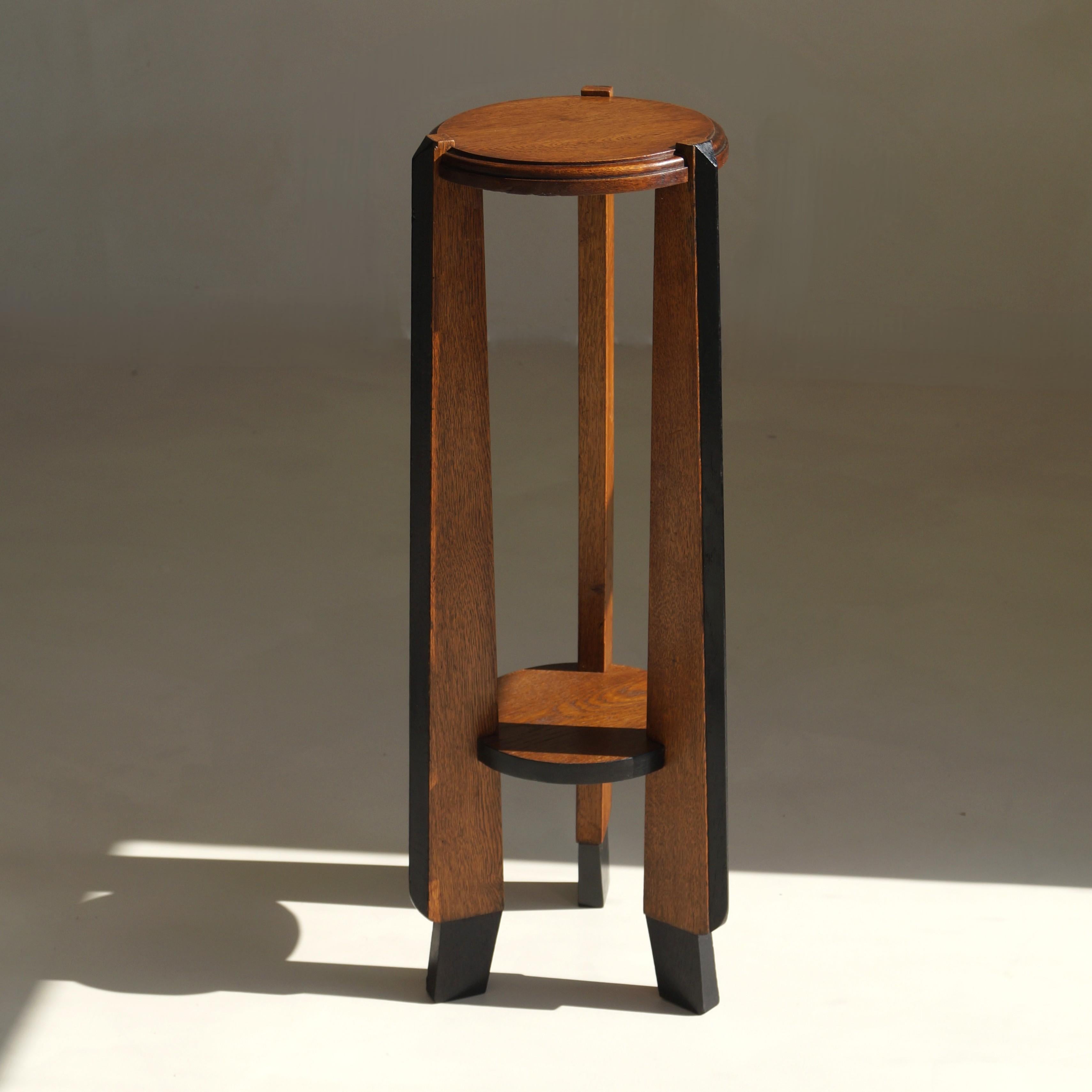 Fait main Socle tripode en chêne de l'école d'Amsterdam, art déco hollandais, années 1920 en vente