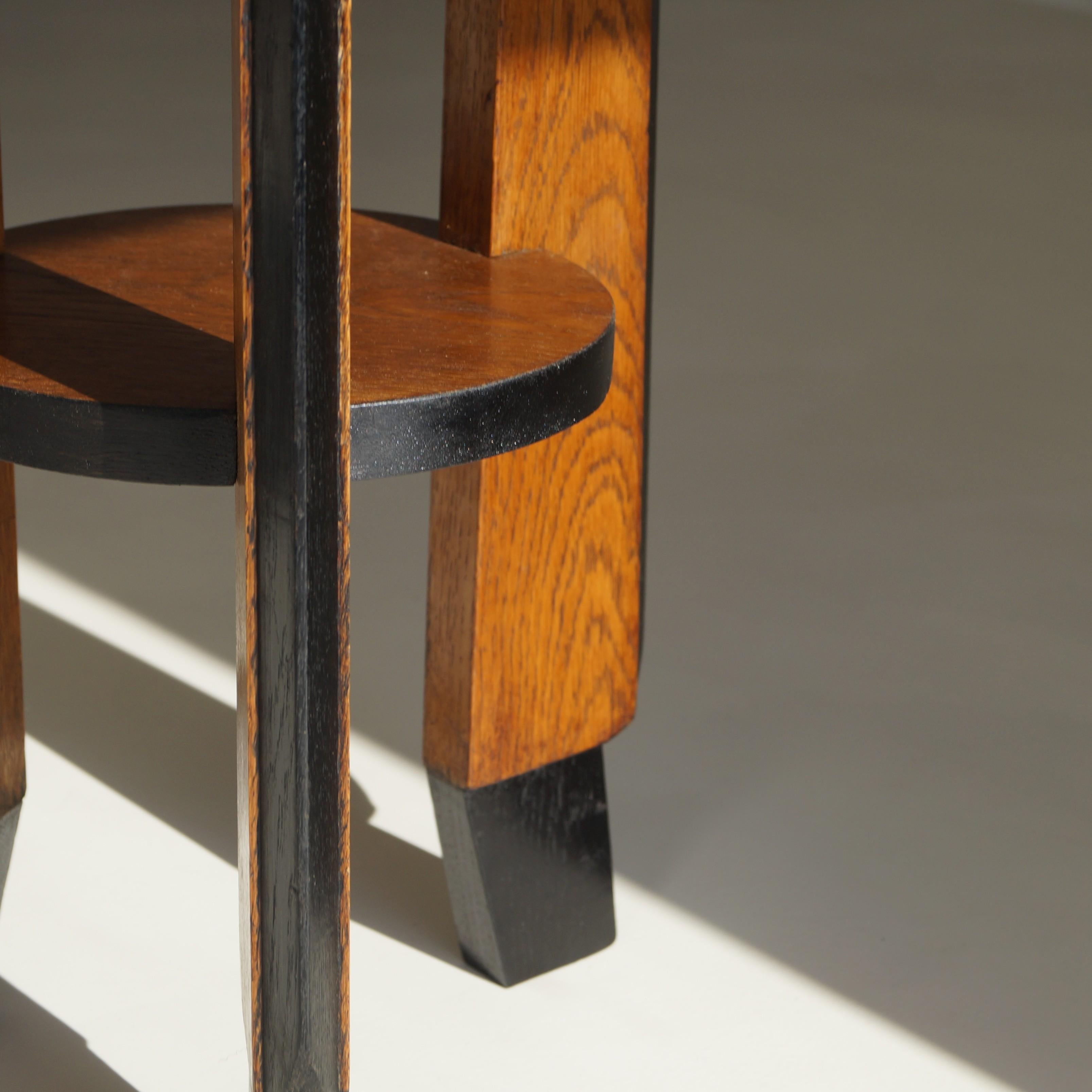 Socle tripode en chêne de l'école d'Amsterdam, art déco hollandais, années 1920 en vente 1