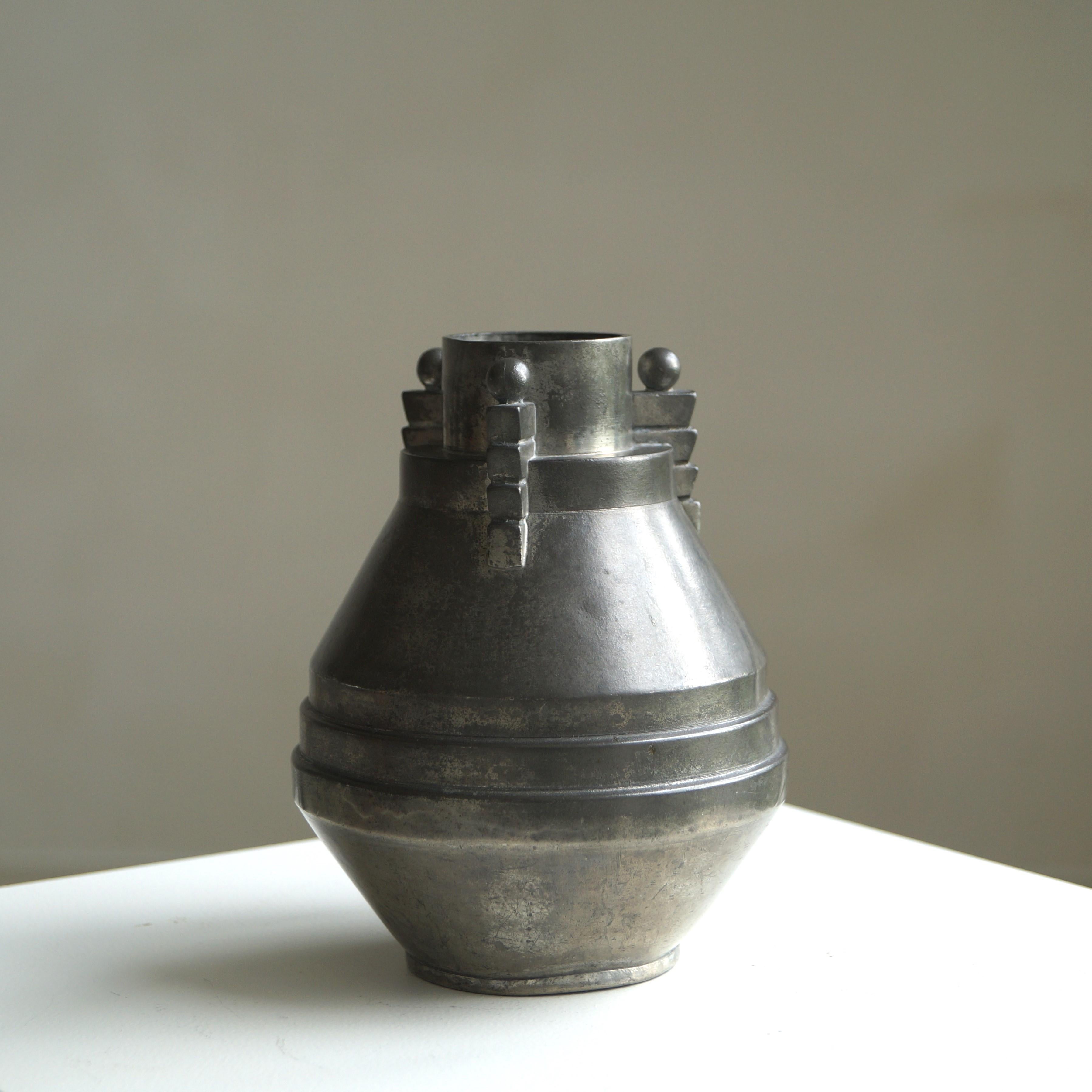 Hand-Crafted Dutch Art Deco Amsterdam School vase by Daalderop, 1920s